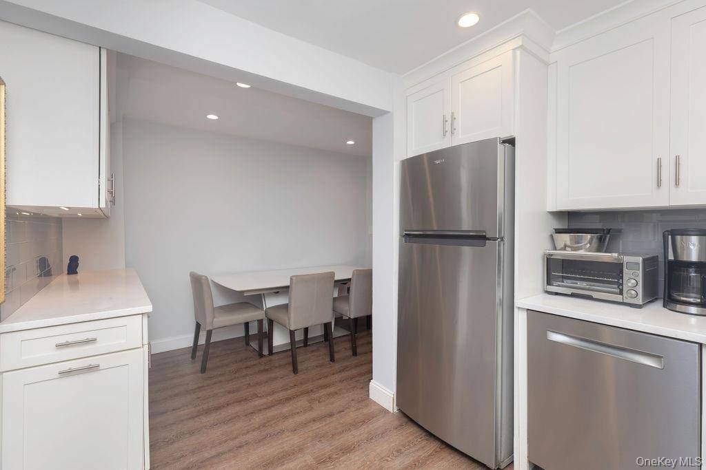 15 LEEWOOD CIR #1R, Eastchester, NY 10709