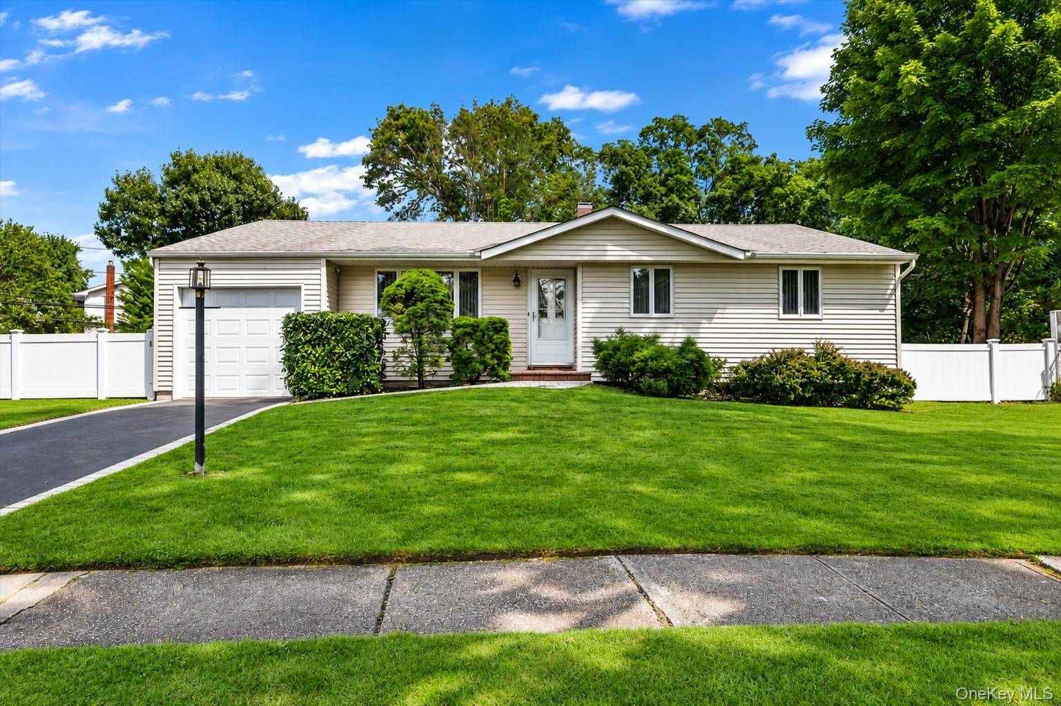 51 Longworth AVE, Dix Hills, NY 11746