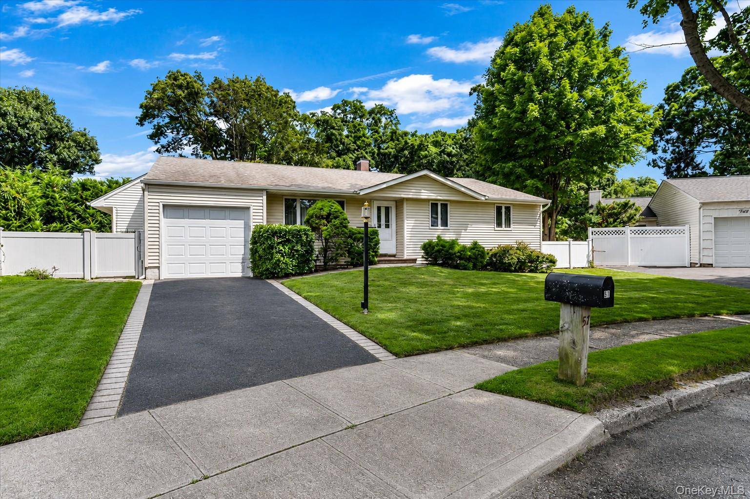51 Longworth AVE, Dix Hills, NY 11746