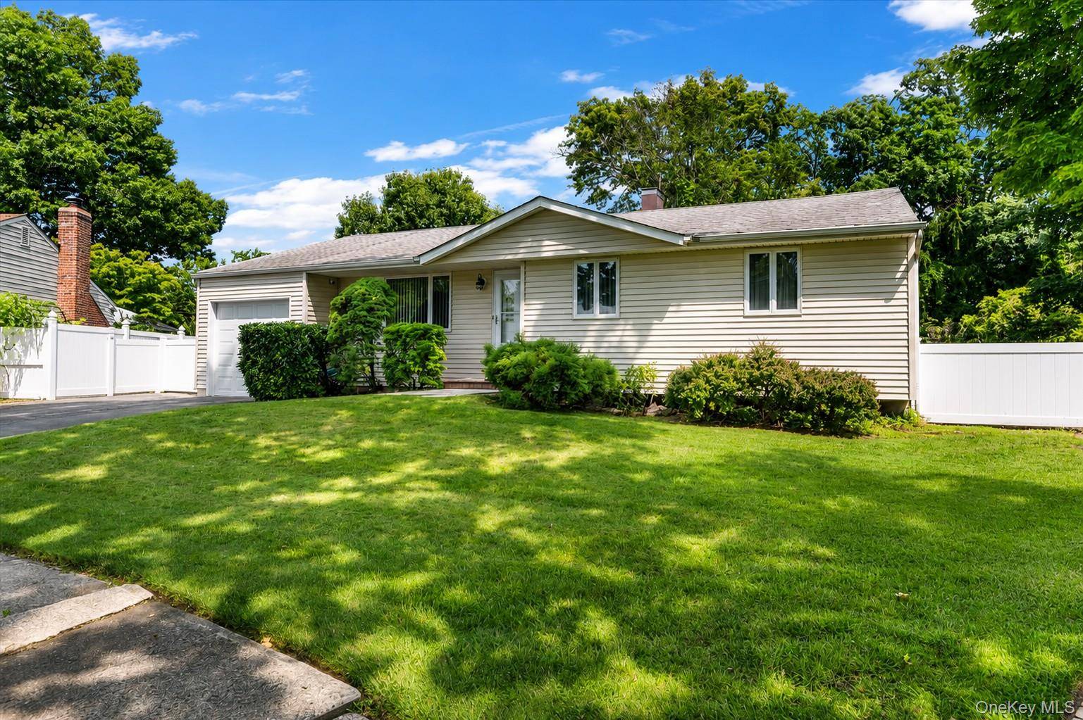 51 Longworth AVE, Dix Hills, NY 11746