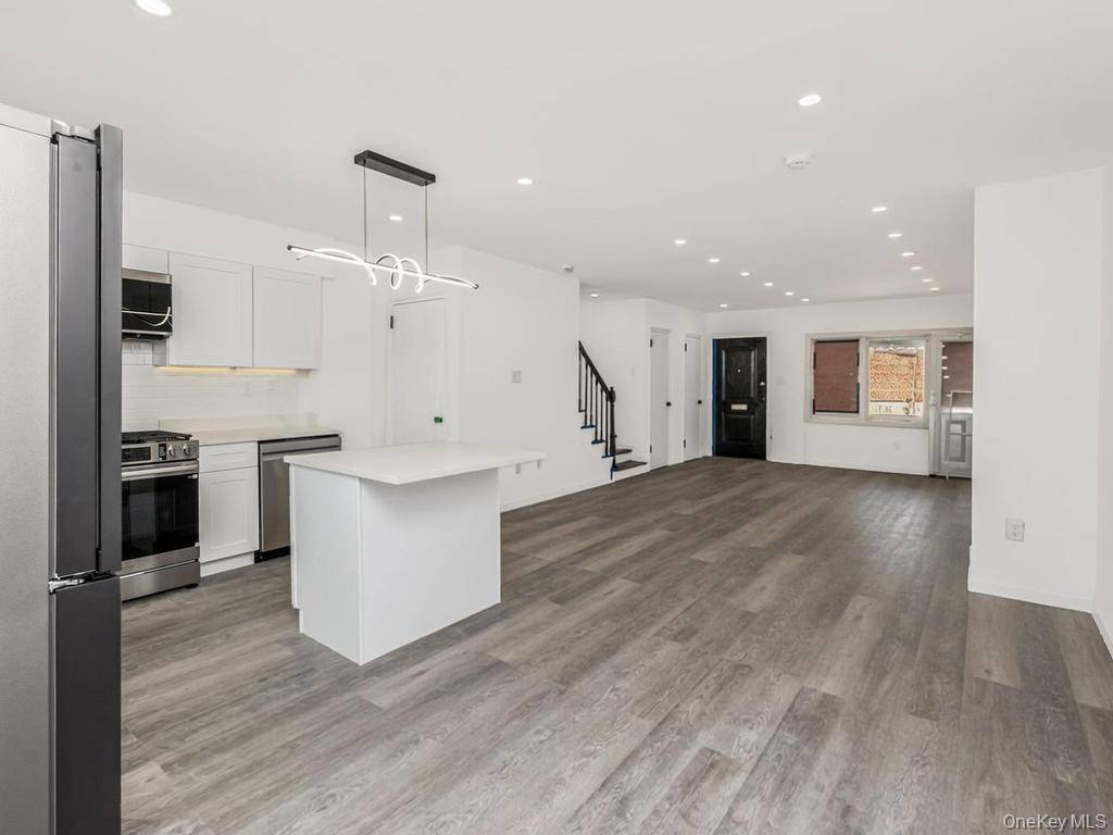1066 E 219th ST, Bronx, NY 10469