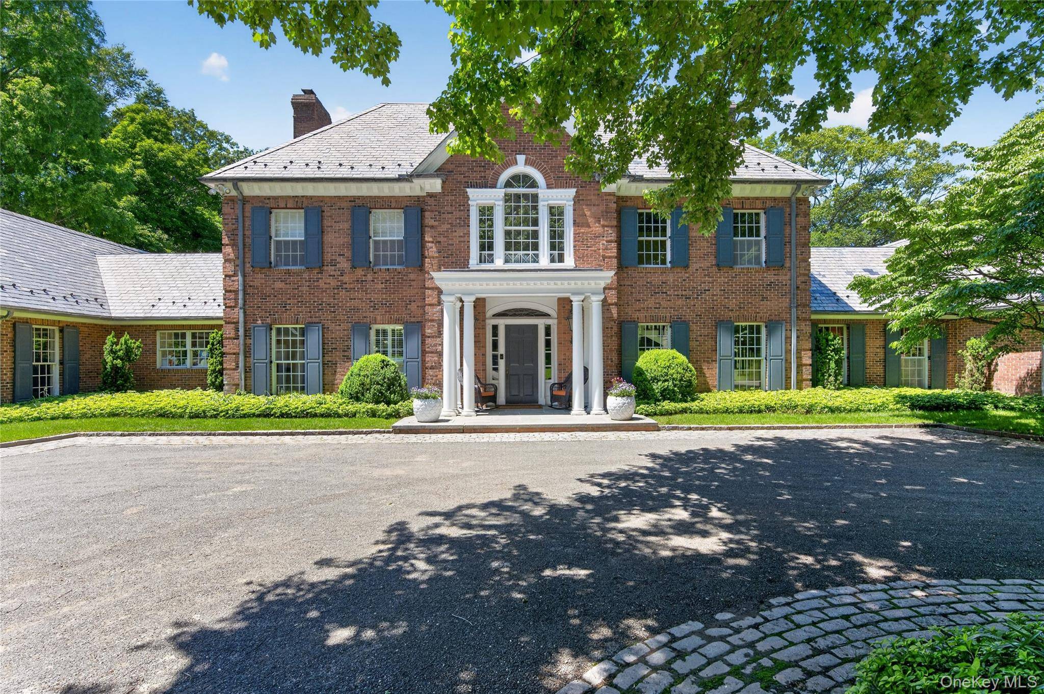 2 Lands End RD, Locust Valley, NY 11560