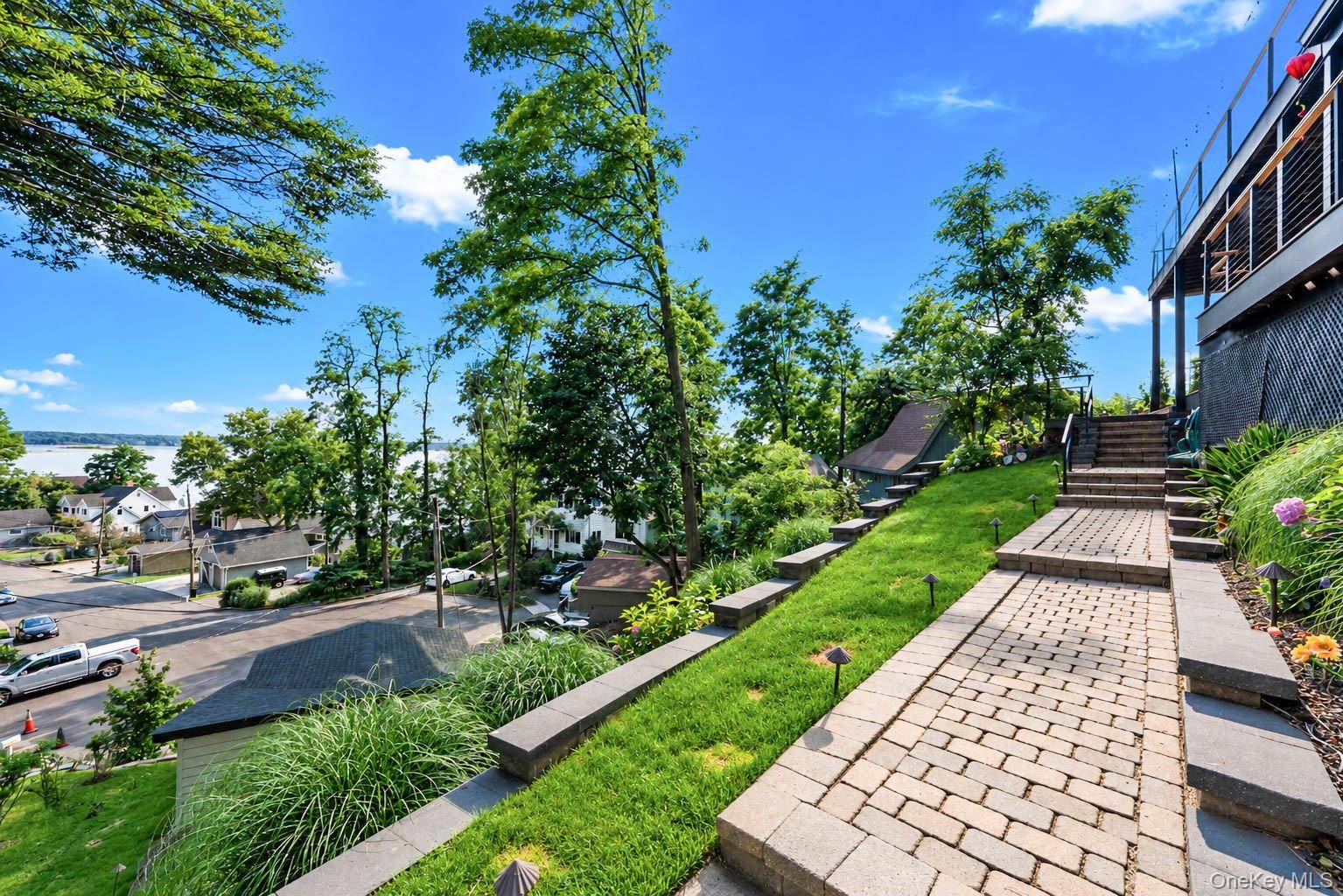 26 Argyle DR, Northport, NY 11768