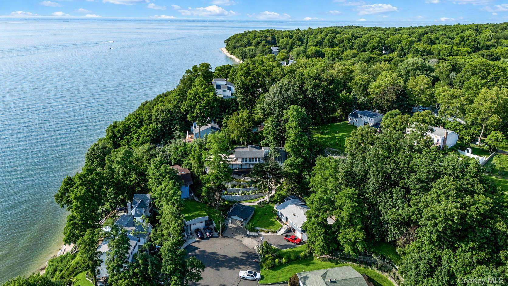 26 Argyle DR, Northport, NY 11768