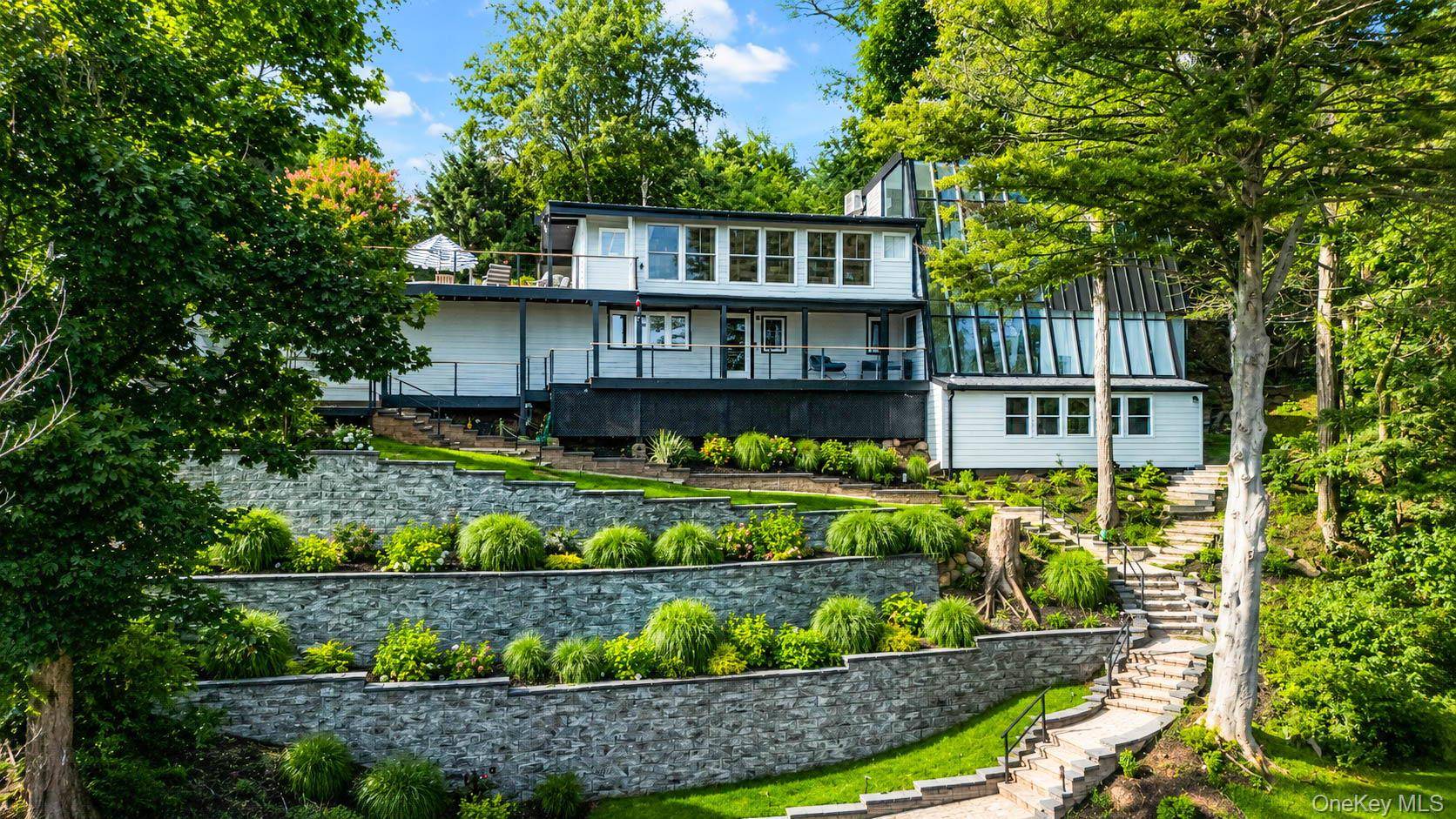 26 Argyle DR, Northport, NY 11768
