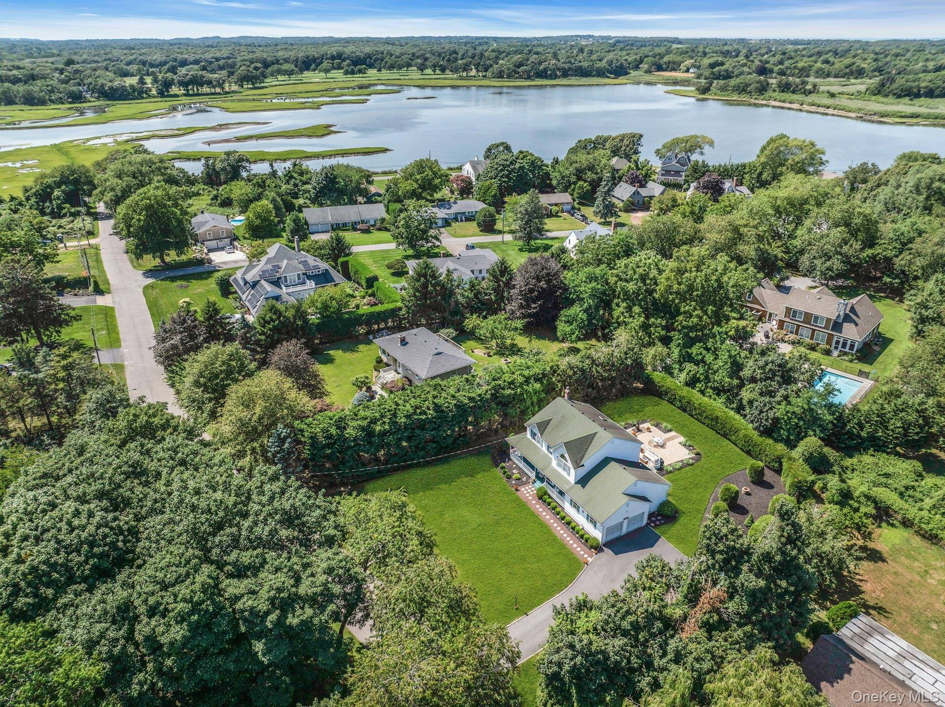 705 Fanning RD, New Suffolk, NY 11956
