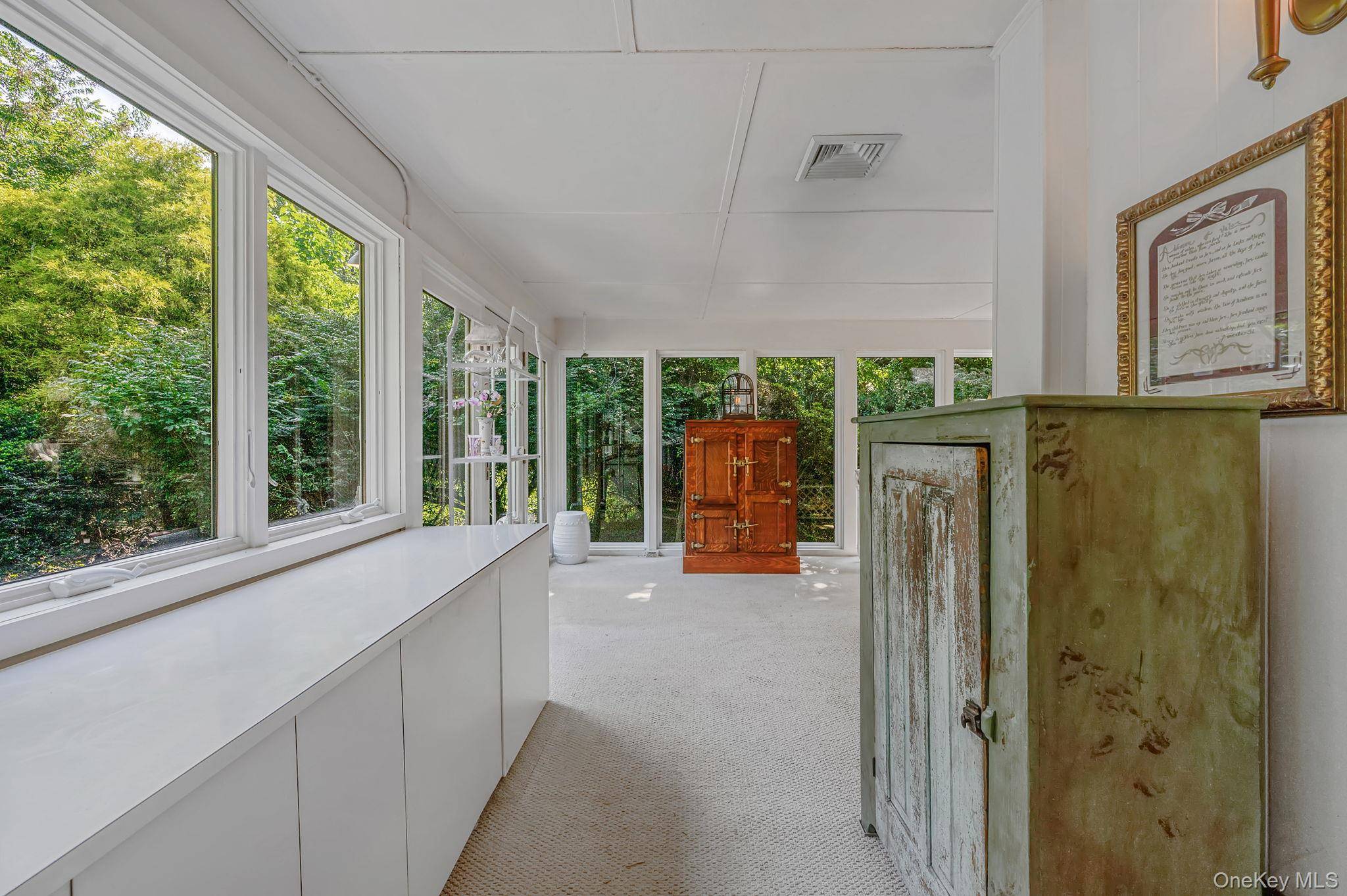 90 Locust LN, Northport, NY 11768