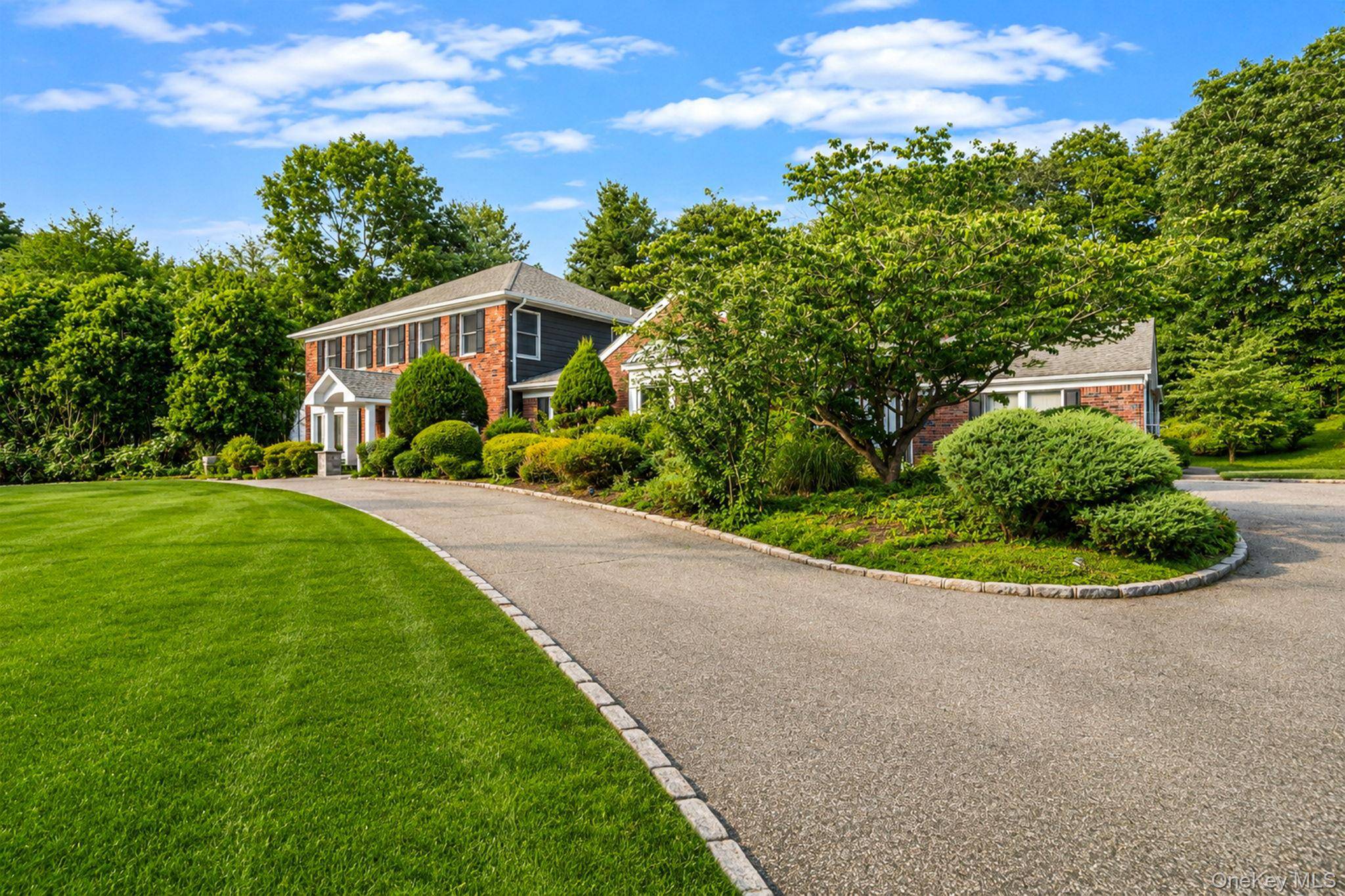 10 Springmeadow DR, Kings Park, NY 11754