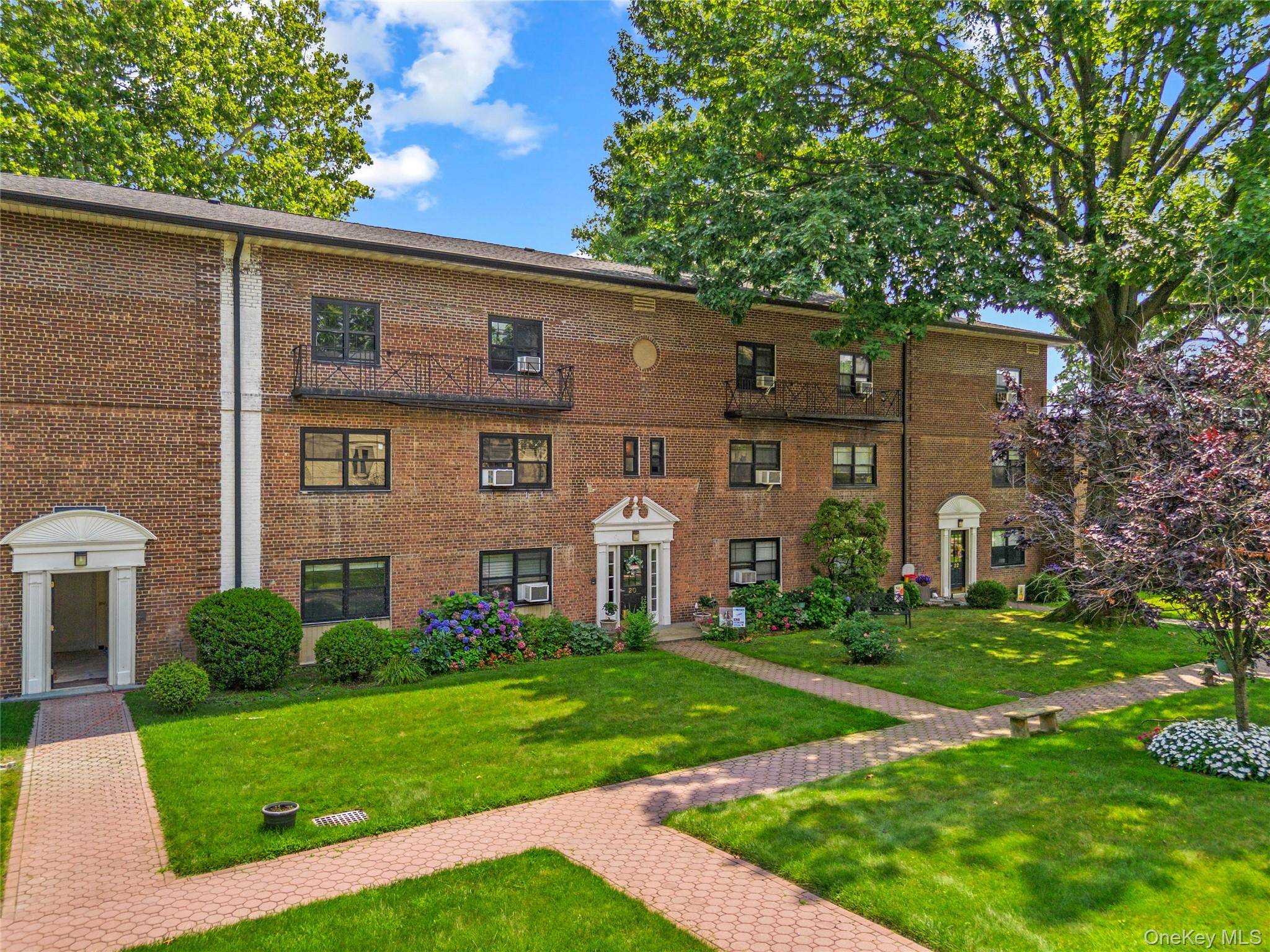 20 Manchester RD #2L, Eastchester, NY 10709