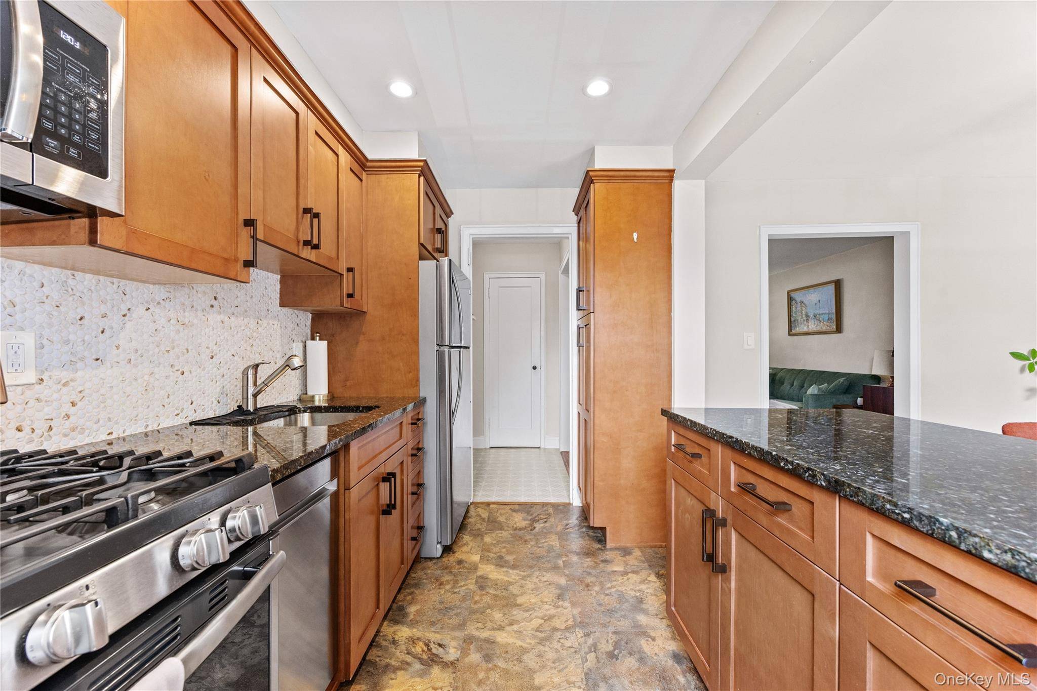 20 Manchester RD #2L, Eastchester, NY 10709