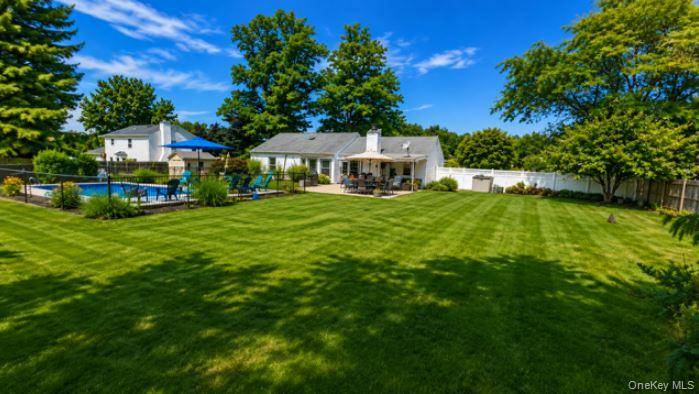 9 Singingwood DR, Stony Brook, NY 11790