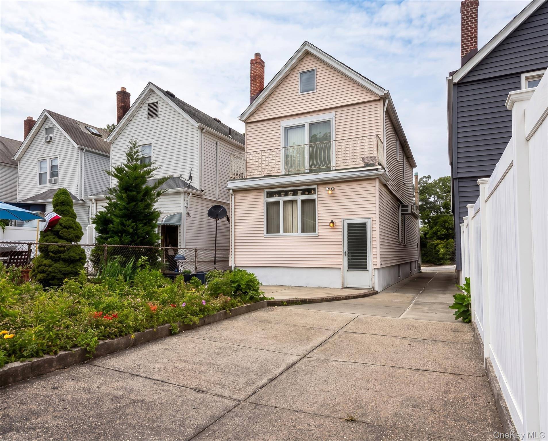 6424 80th AVE, Ridgewood, NY 11385