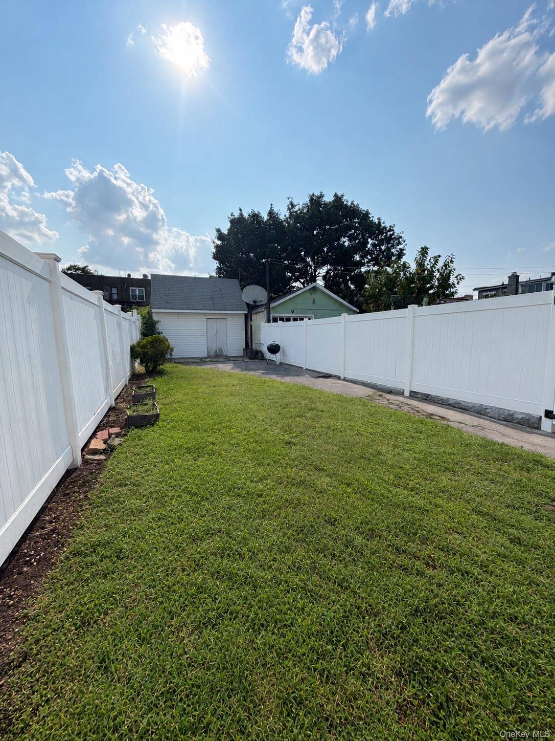 3320 Jordan ST, Flushing, NY 11358