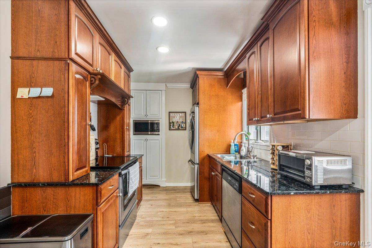 2 Gateway, Farmingdale, NY 11735
