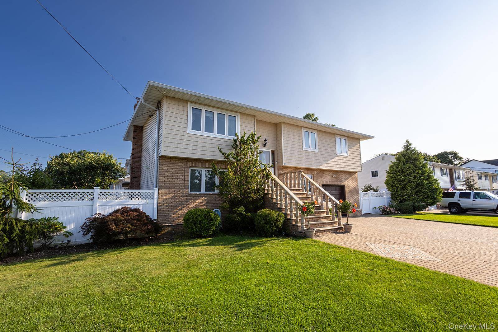 222 N Pine ST, Massapequa, NY 11758