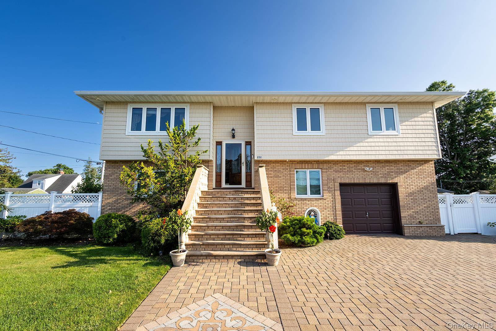 222 N Pine ST, Massapequa, NY 11758