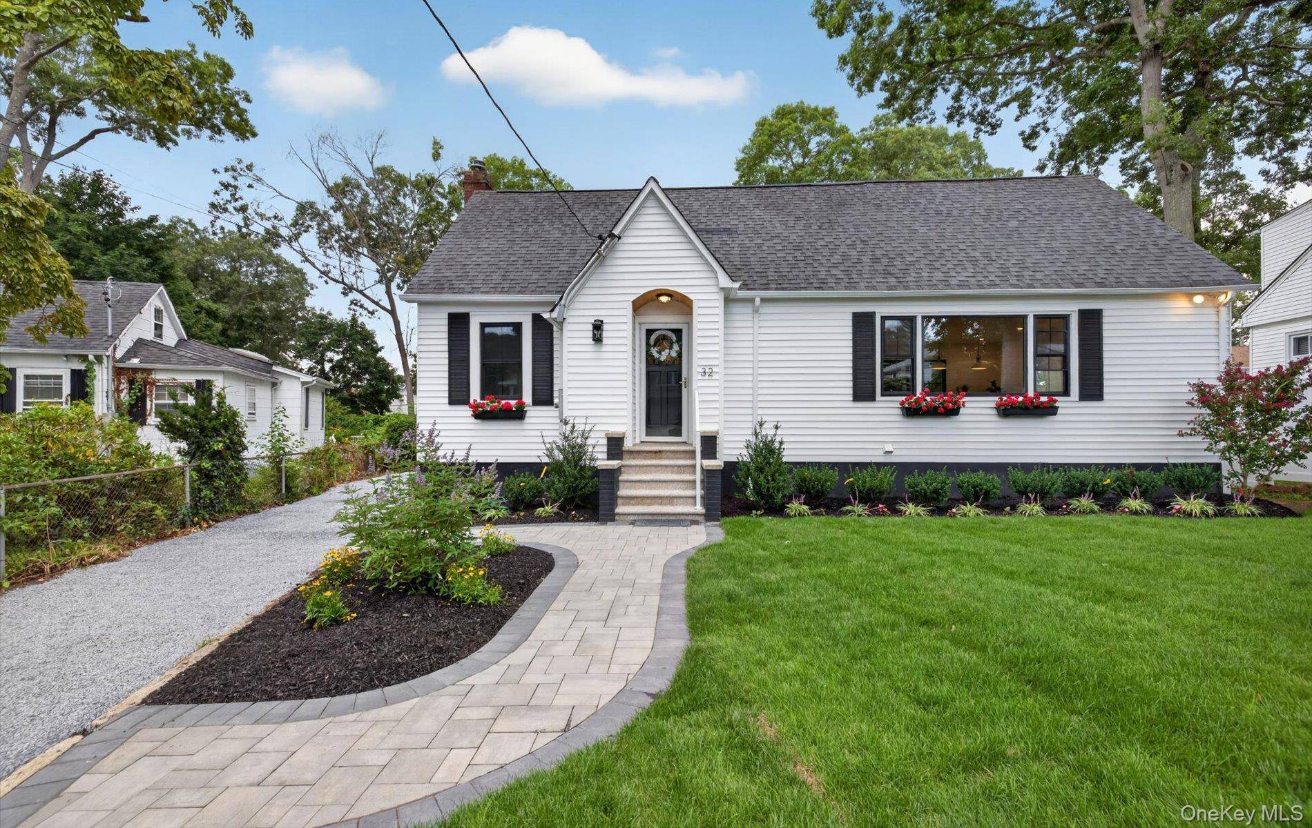 32 Horton DR, South Huntington, NY 11746