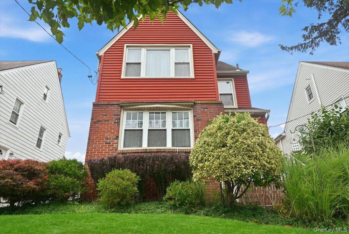 79 Amherst RD, Valley Stream, NY 11581