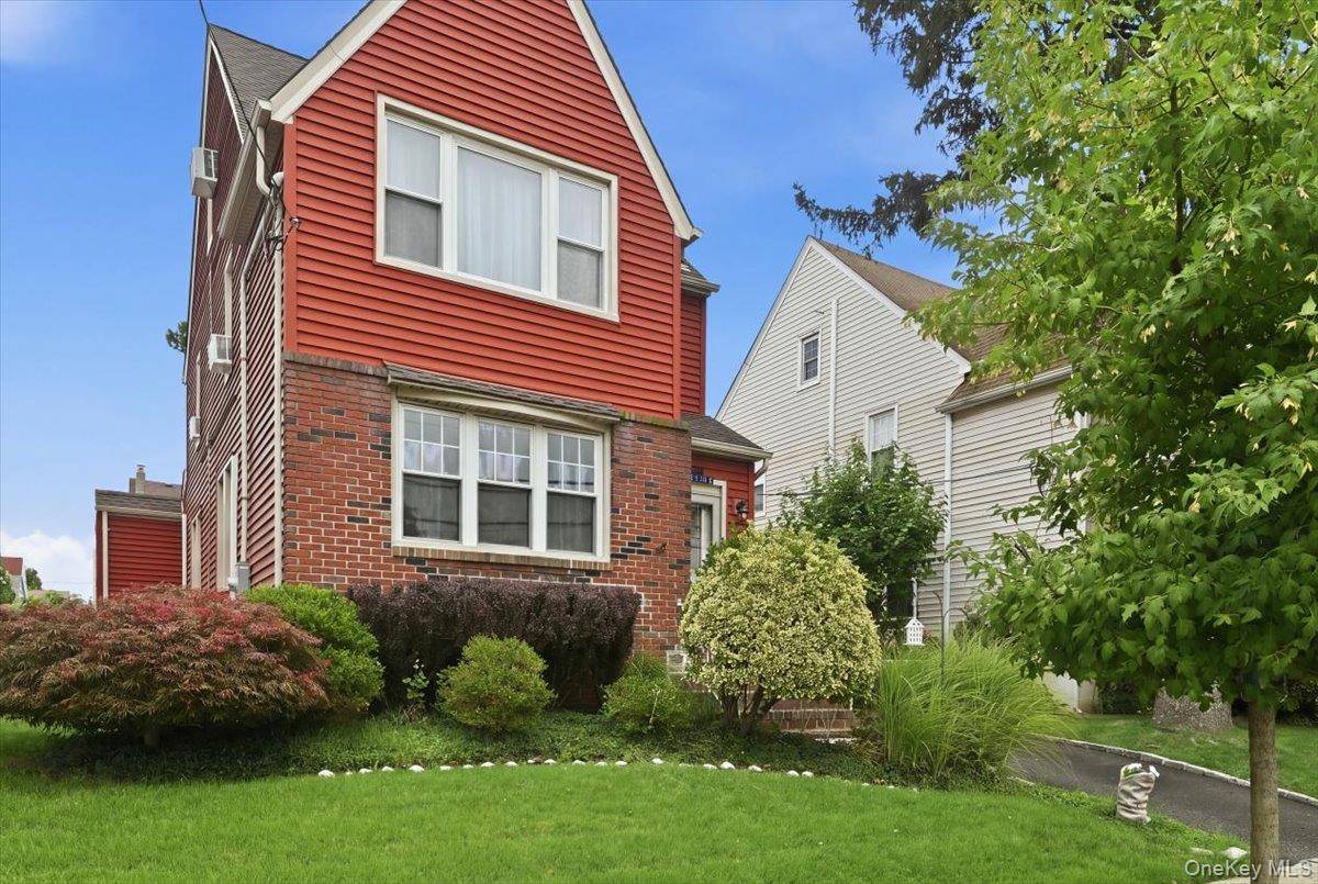 79 Amherst RD, Valley Stream, NY 11581