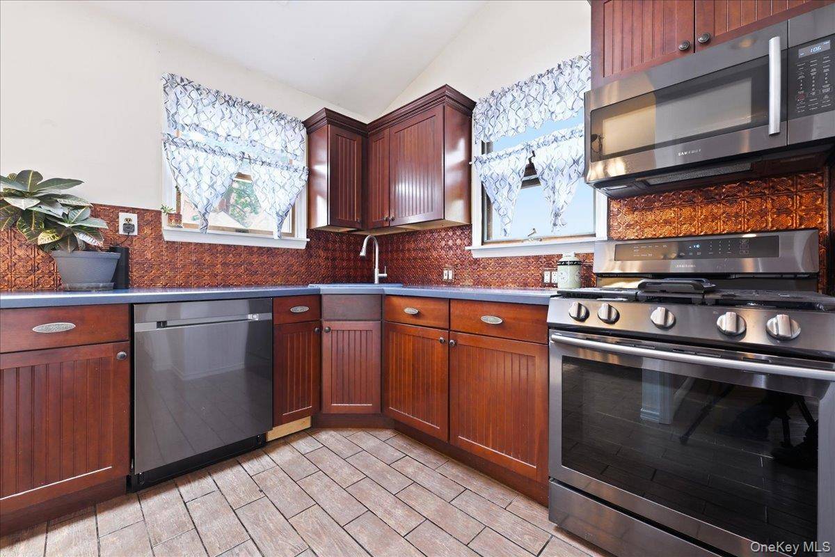 79 Amherst RD, Valley Stream, NY 11581
