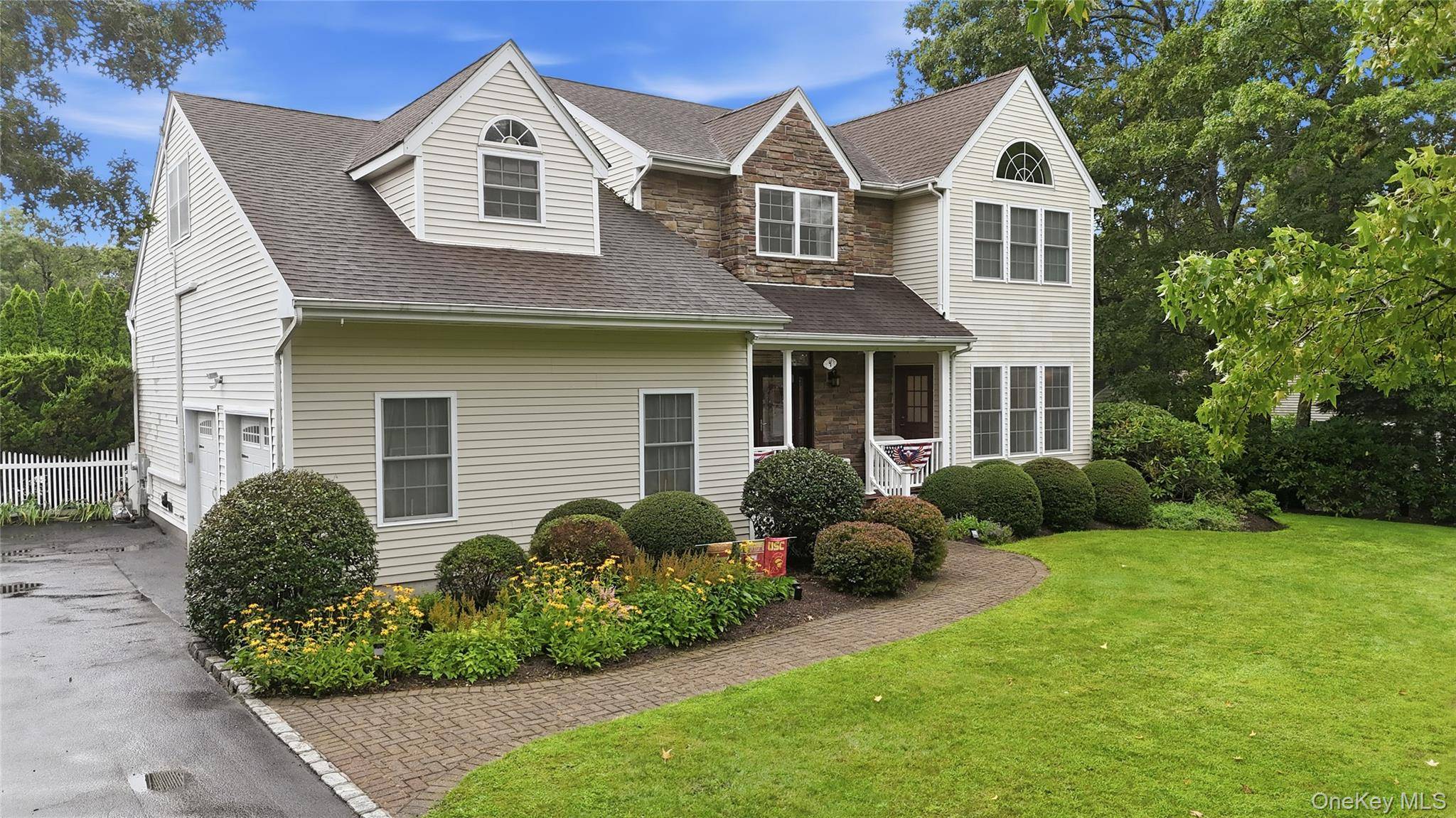 4 Wood Hollow DR, Westhampton, NY 11977