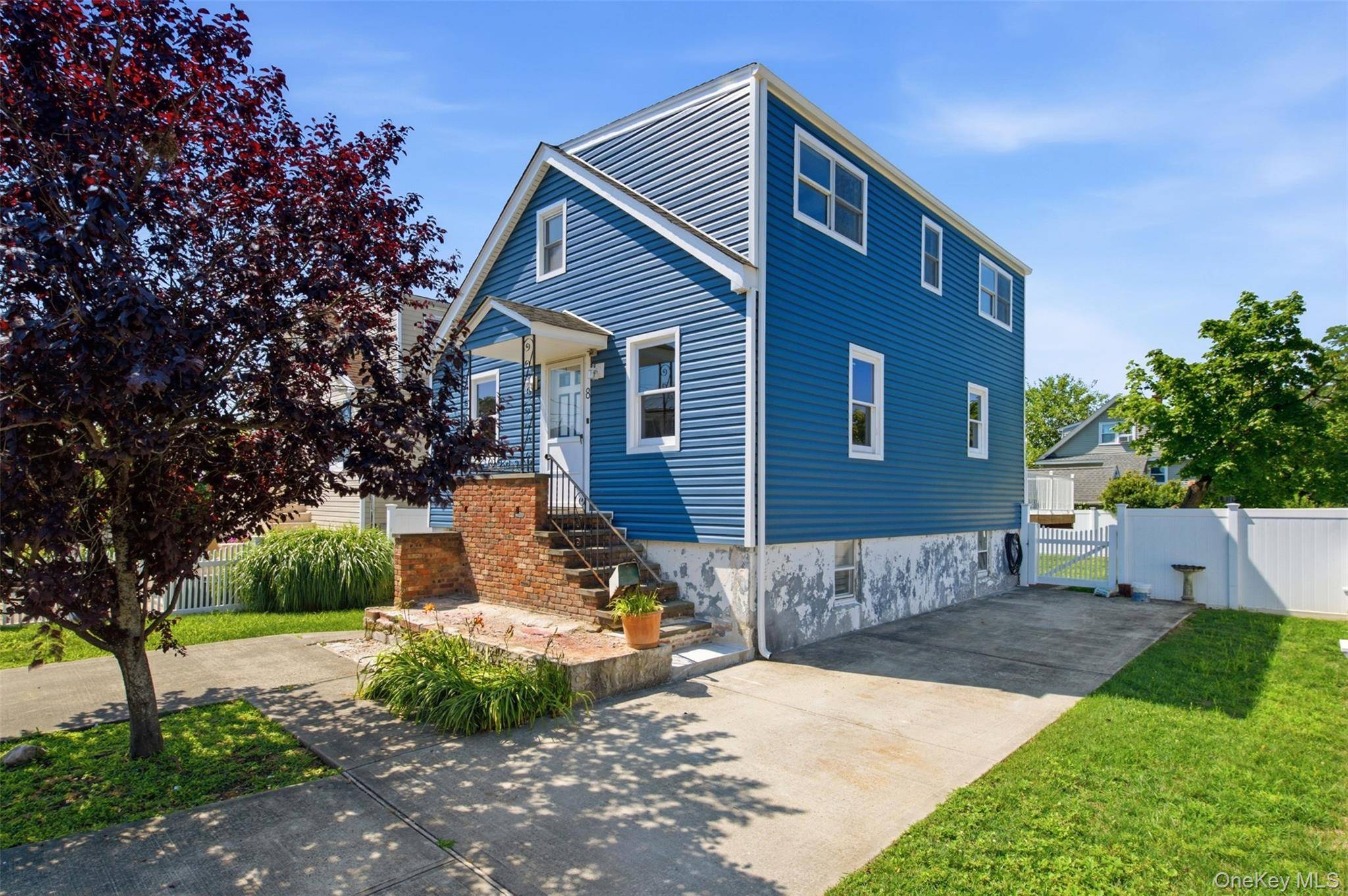 8 5th ST, Bayville, NY 11709