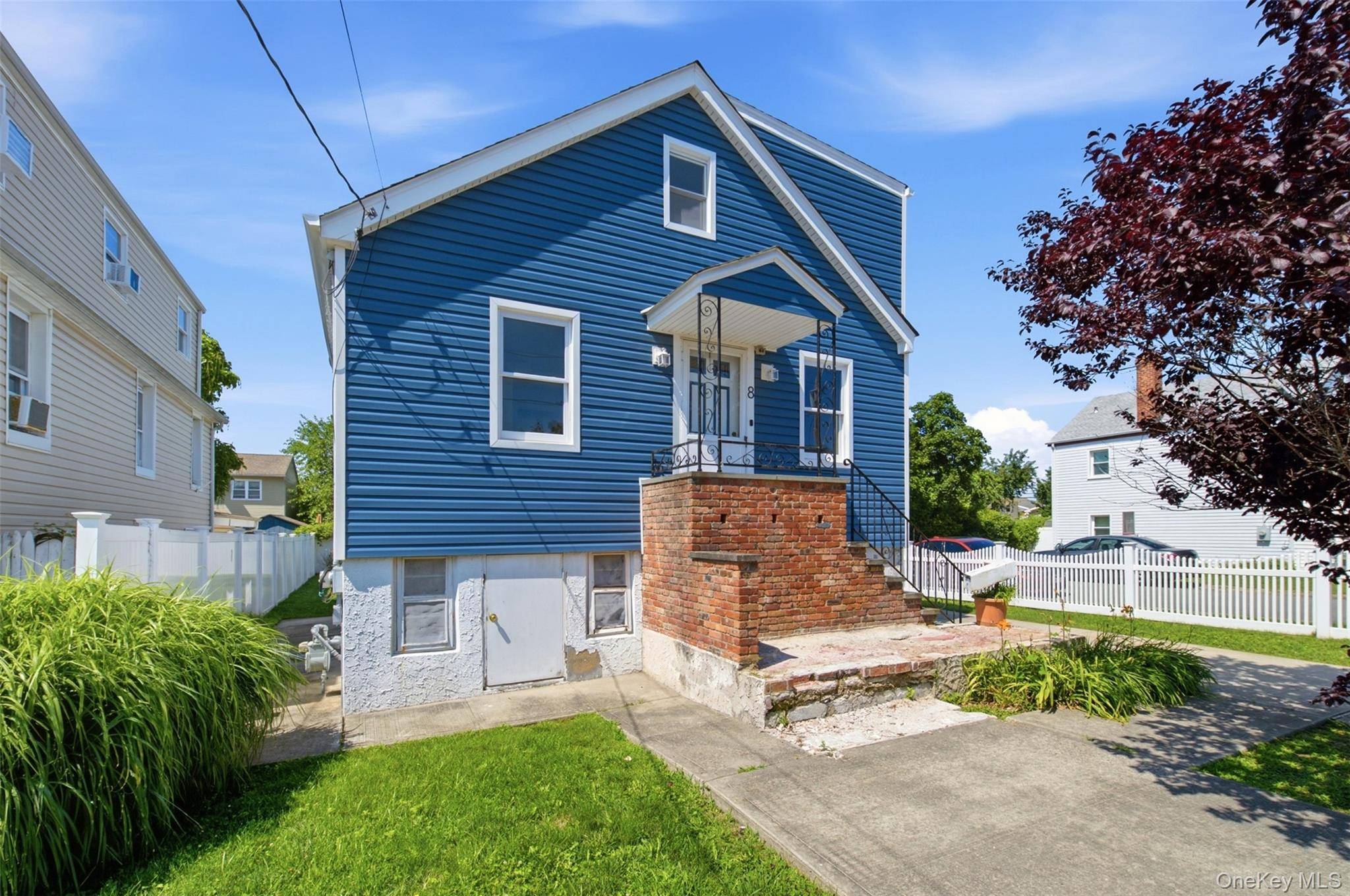 8 5th ST, Bayville, NY 11709
