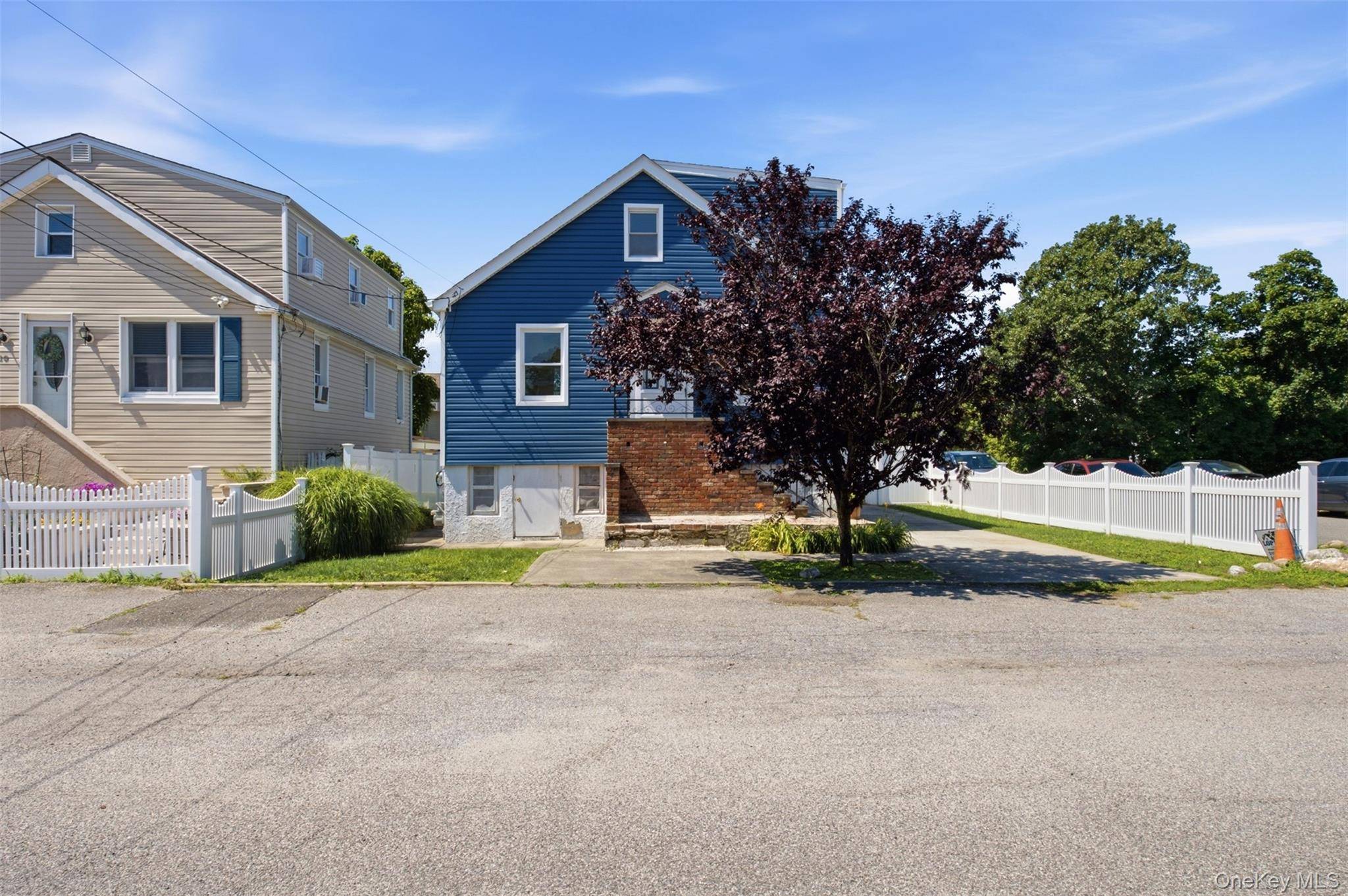 8 5th ST, Bayville, NY 11709
