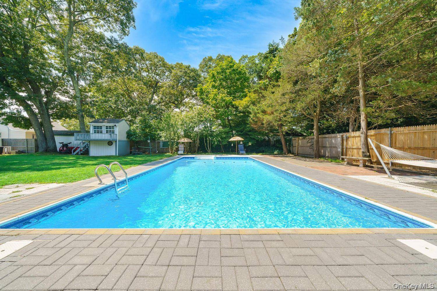 60 Hubbard AVE, Riverhead, NY 11901