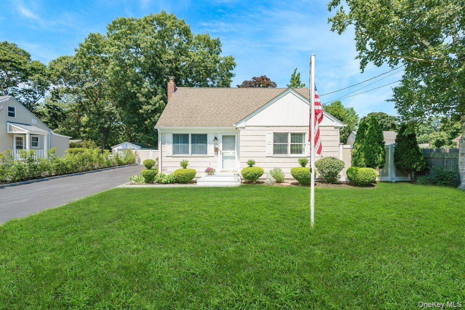 60 Hubbard AVE, Riverhead, NY 11901