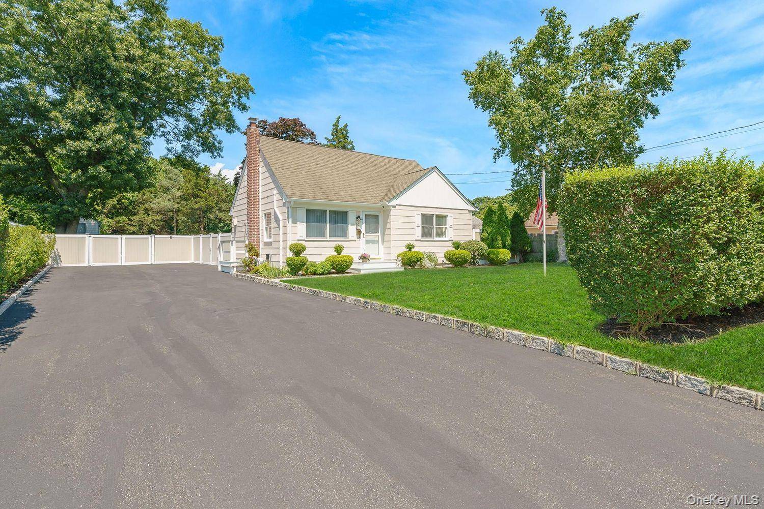 60 Hubbard AVE, Riverhead, NY 11901