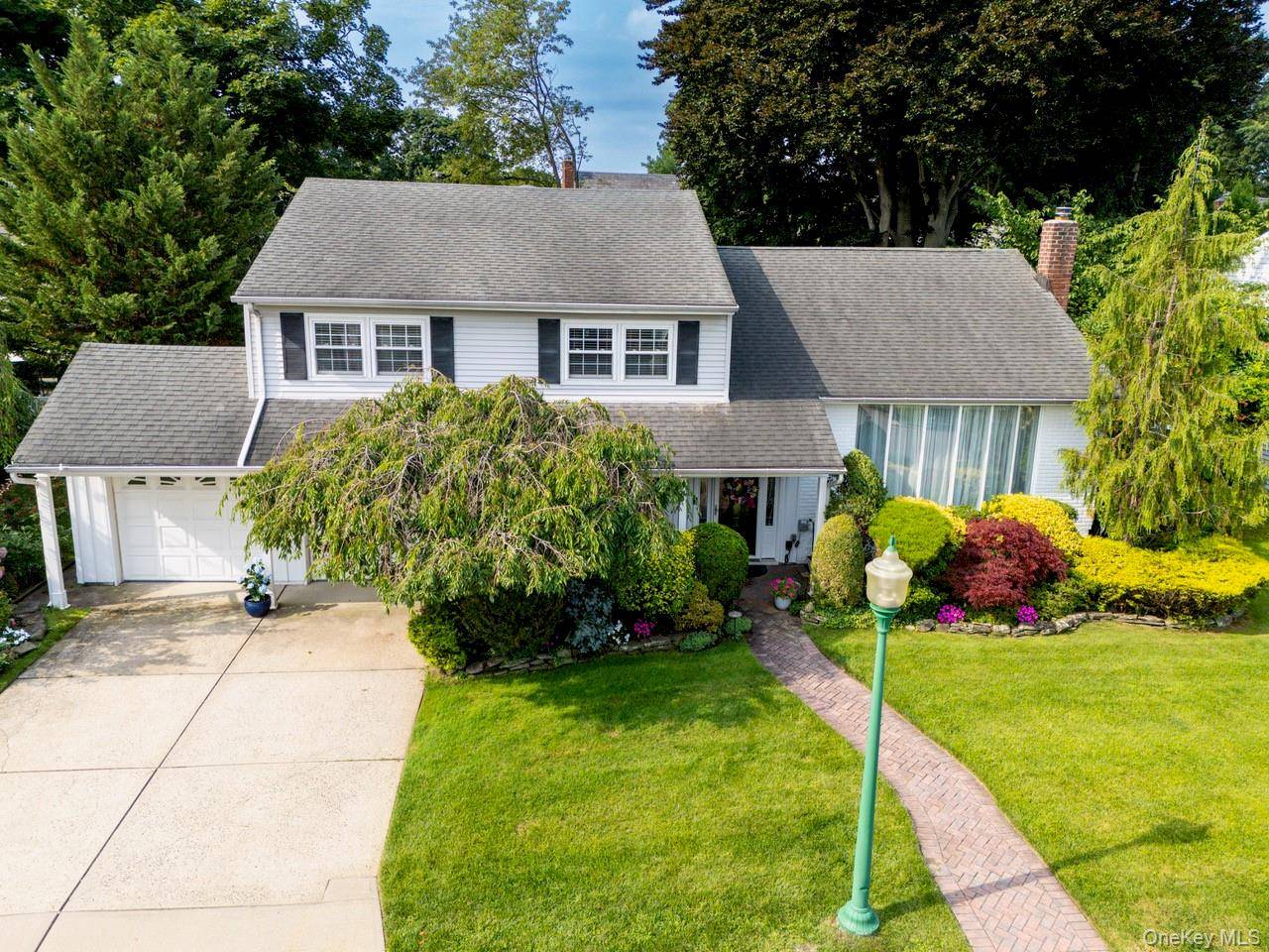 6 Huber CT, Rockville Centre, NY 11570