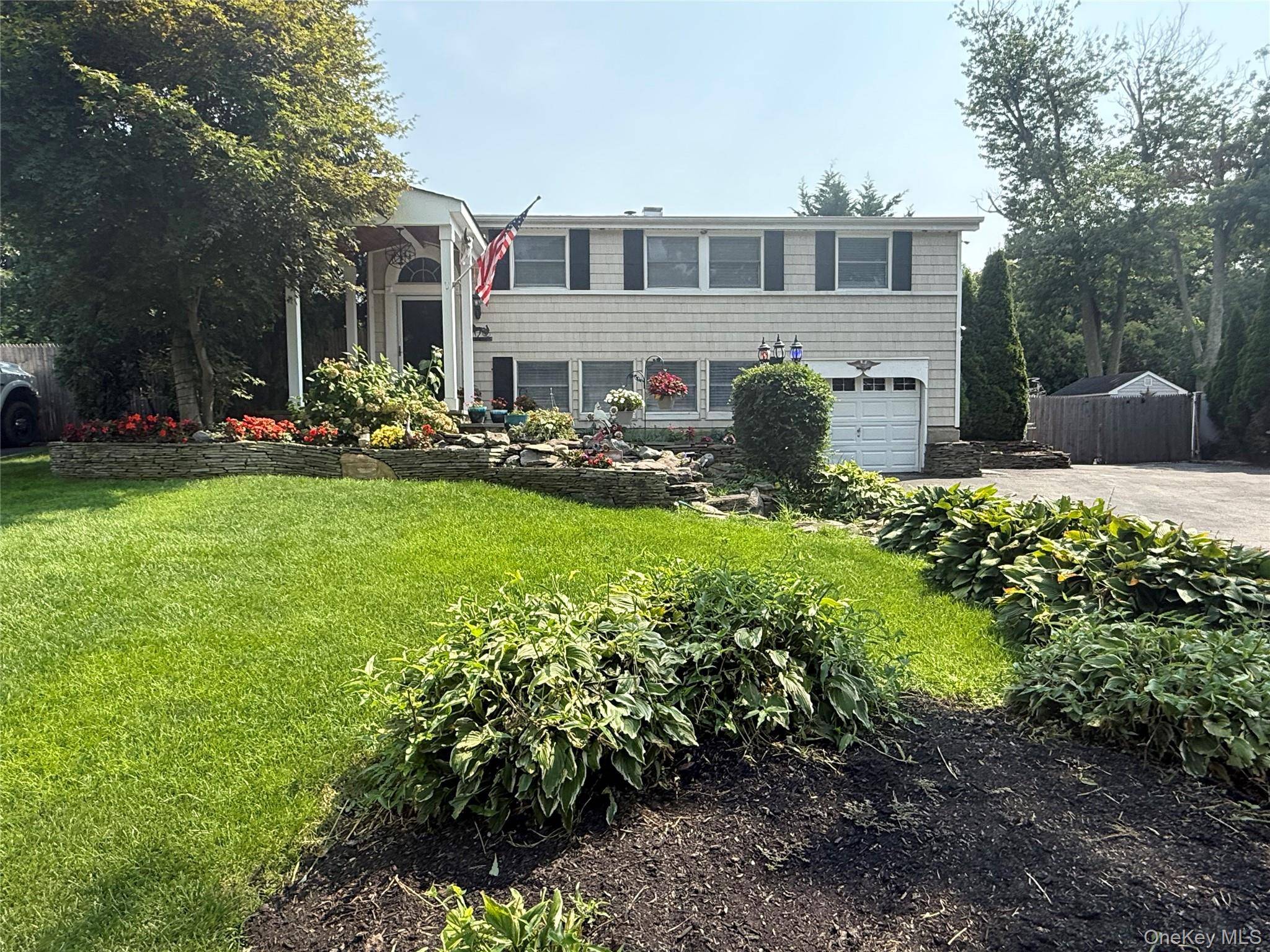 14 Fairway DR, Port Jefferson Station, NY 11776