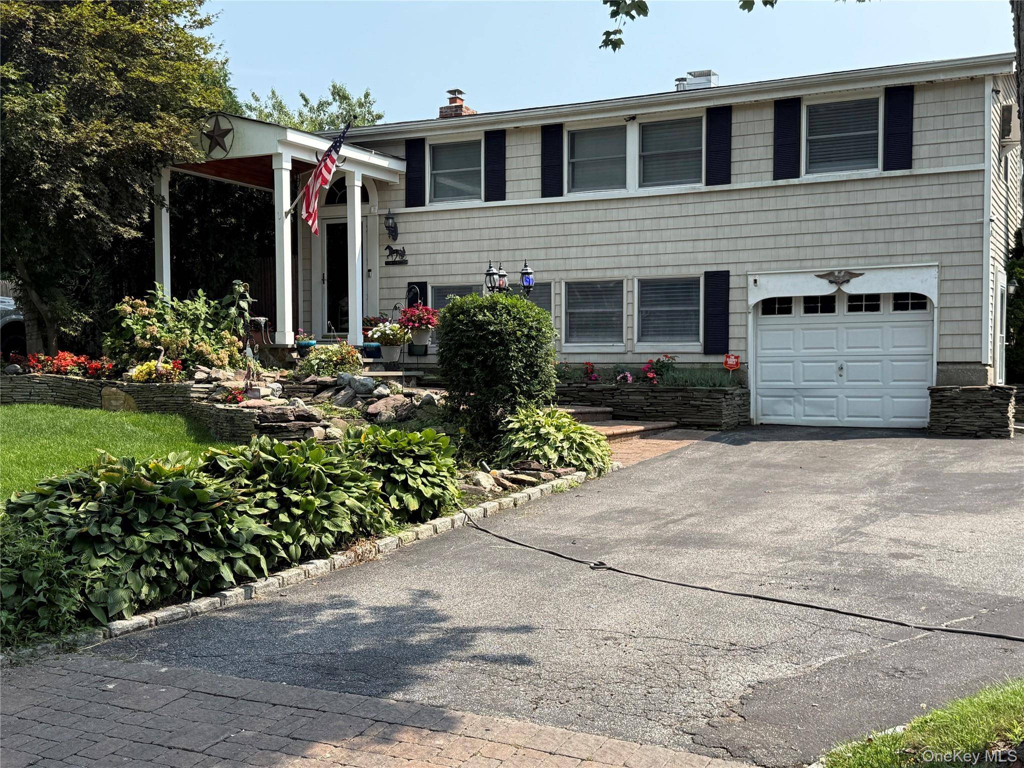 14 Fairway DR, Port Jefferson Station, NY 11776