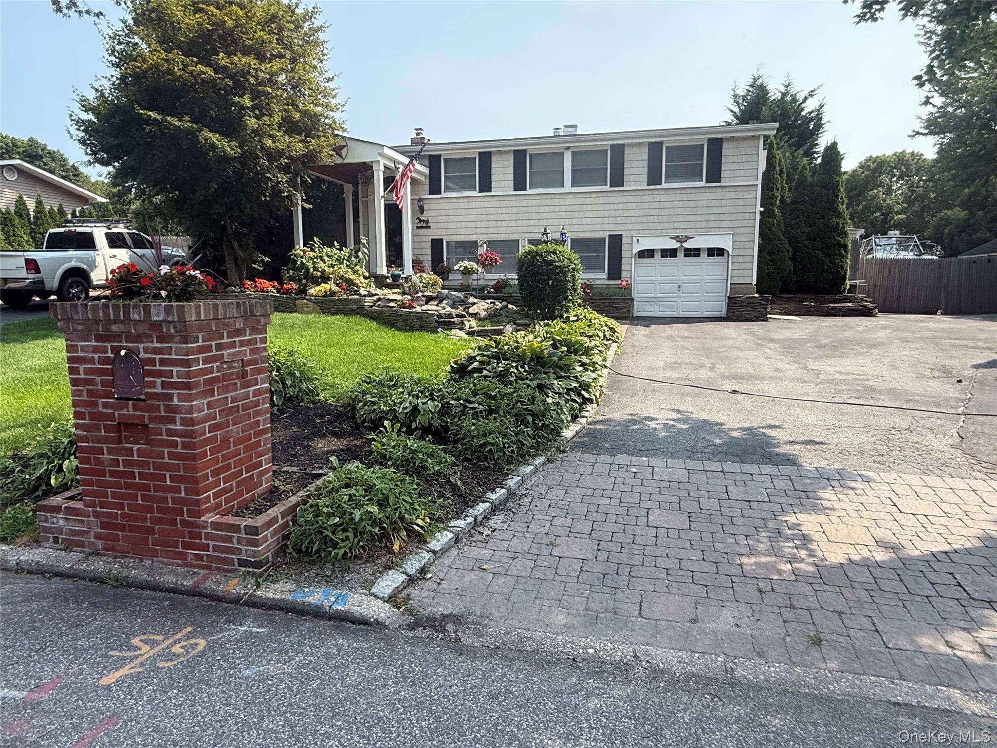 14 Fairway DR, Port Jefferson Station, NY 11776