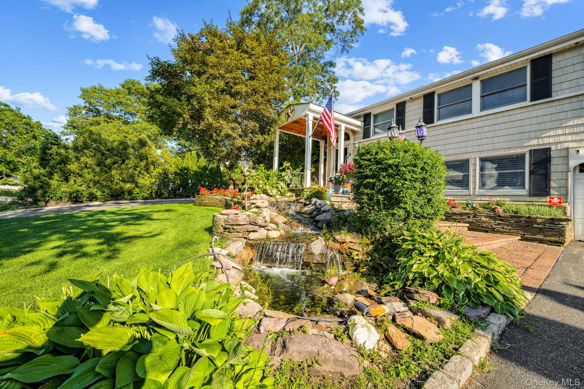14 Fairway DR, Port Jefferson Station, NY 11776