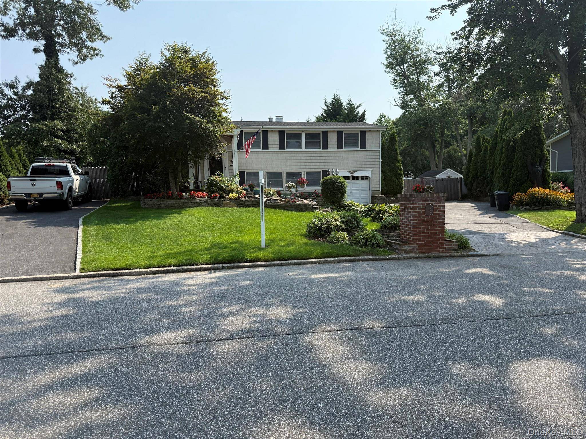 14 Fairway DR, Port Jefferson Station, NY 11776