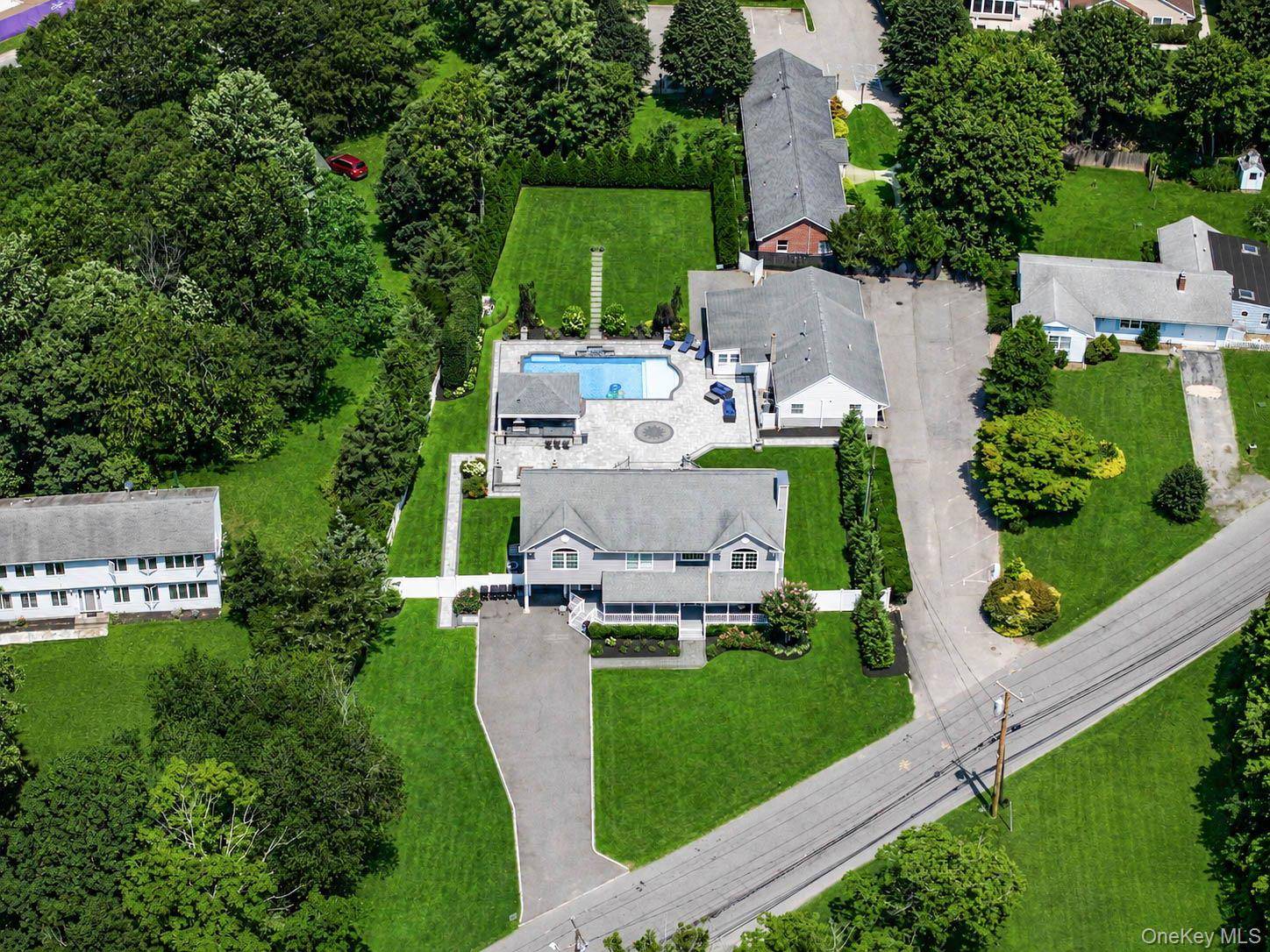 299 Patchogue Yaphank RD, East Patchogue, NY 11772