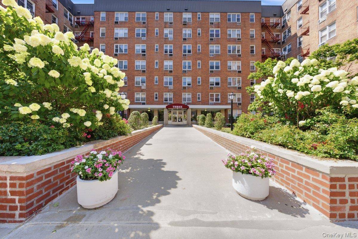 3 Sadore LN #7P, Yonkers, NY 10710