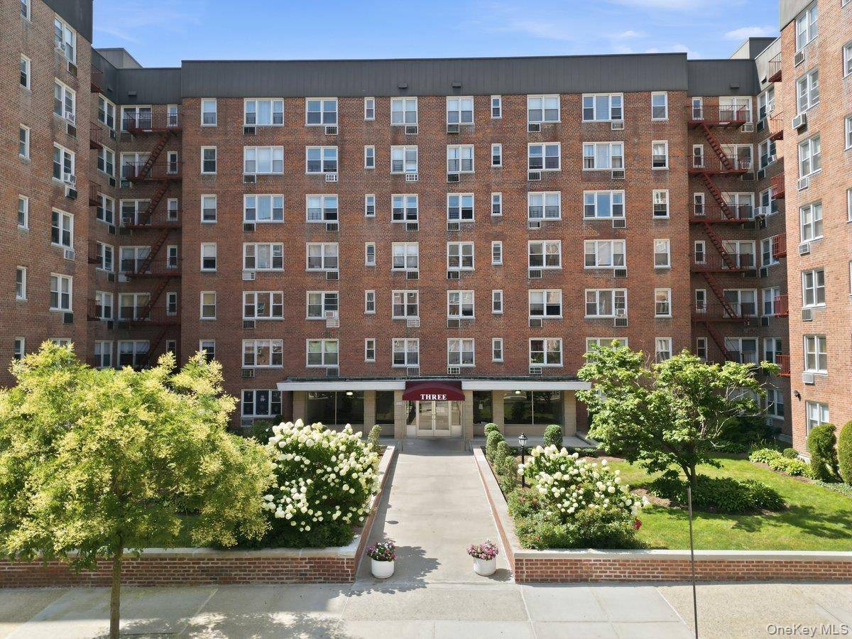 3 Sadore LN #7P, Yonkers, NY 10710