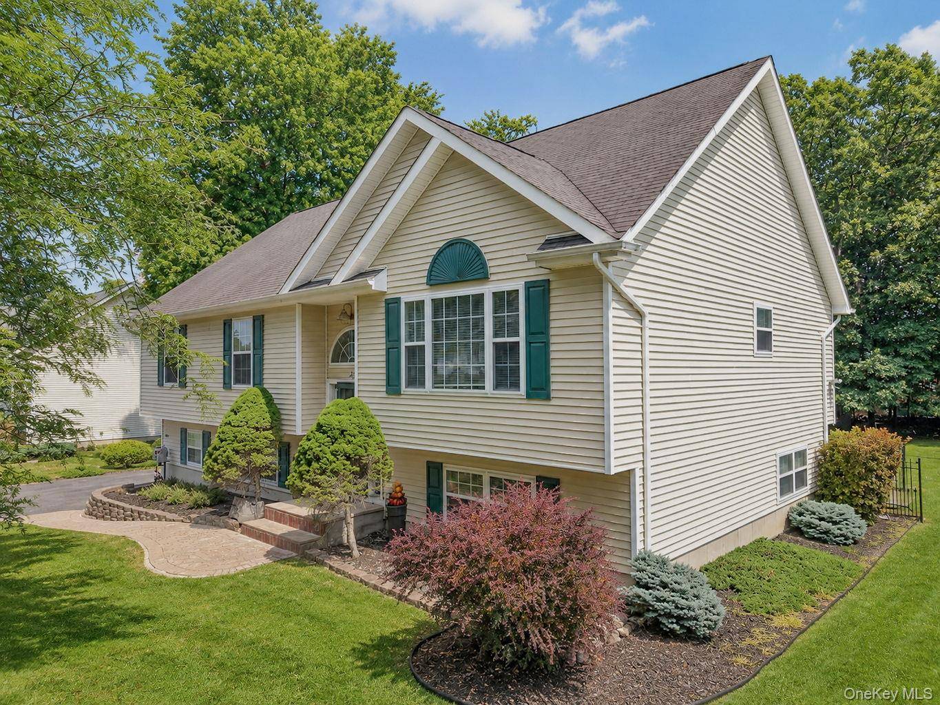 26 Seals DR, Monroe, NY 10950