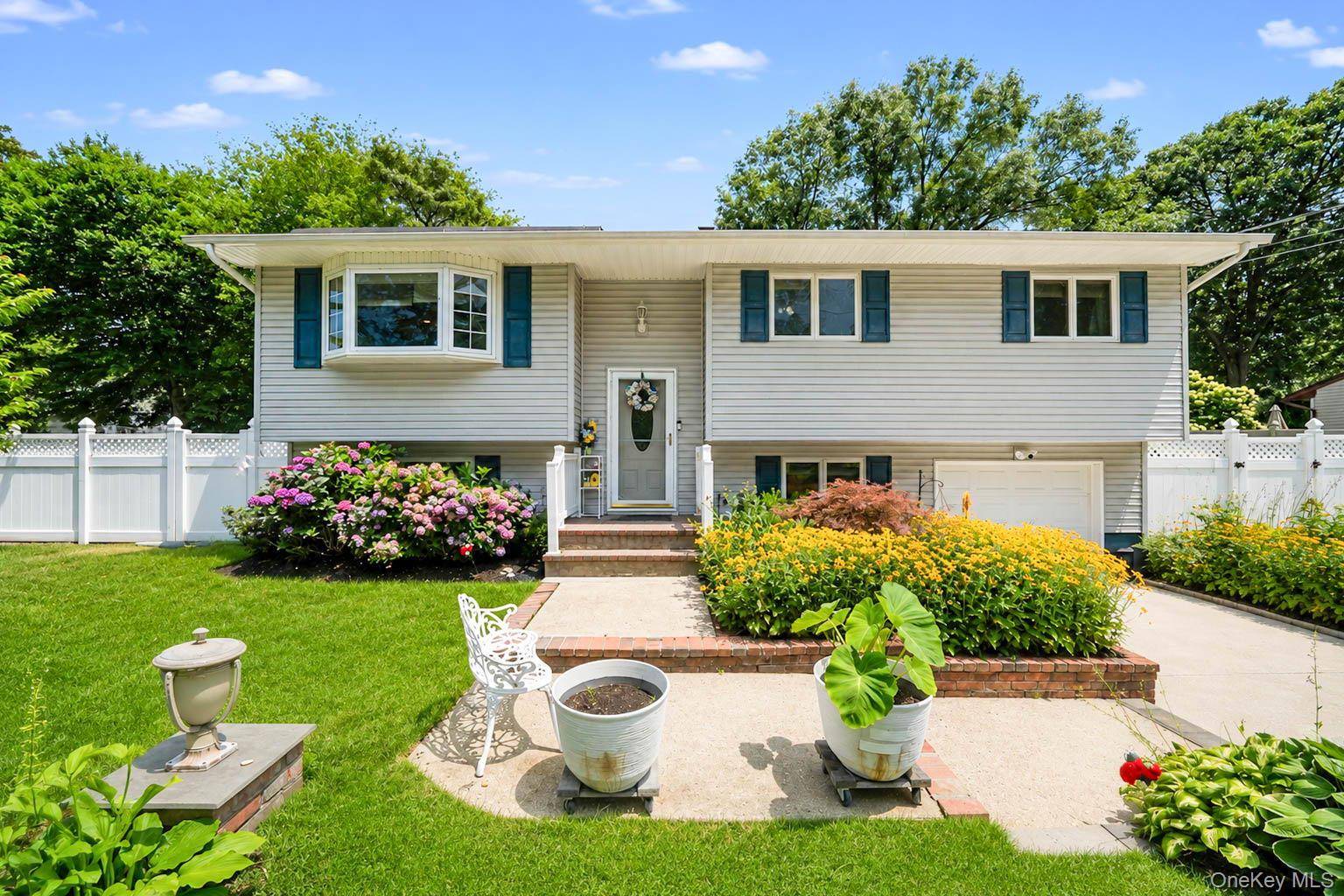 109 Midland BLVD, Ronkonkoma, NY 11779