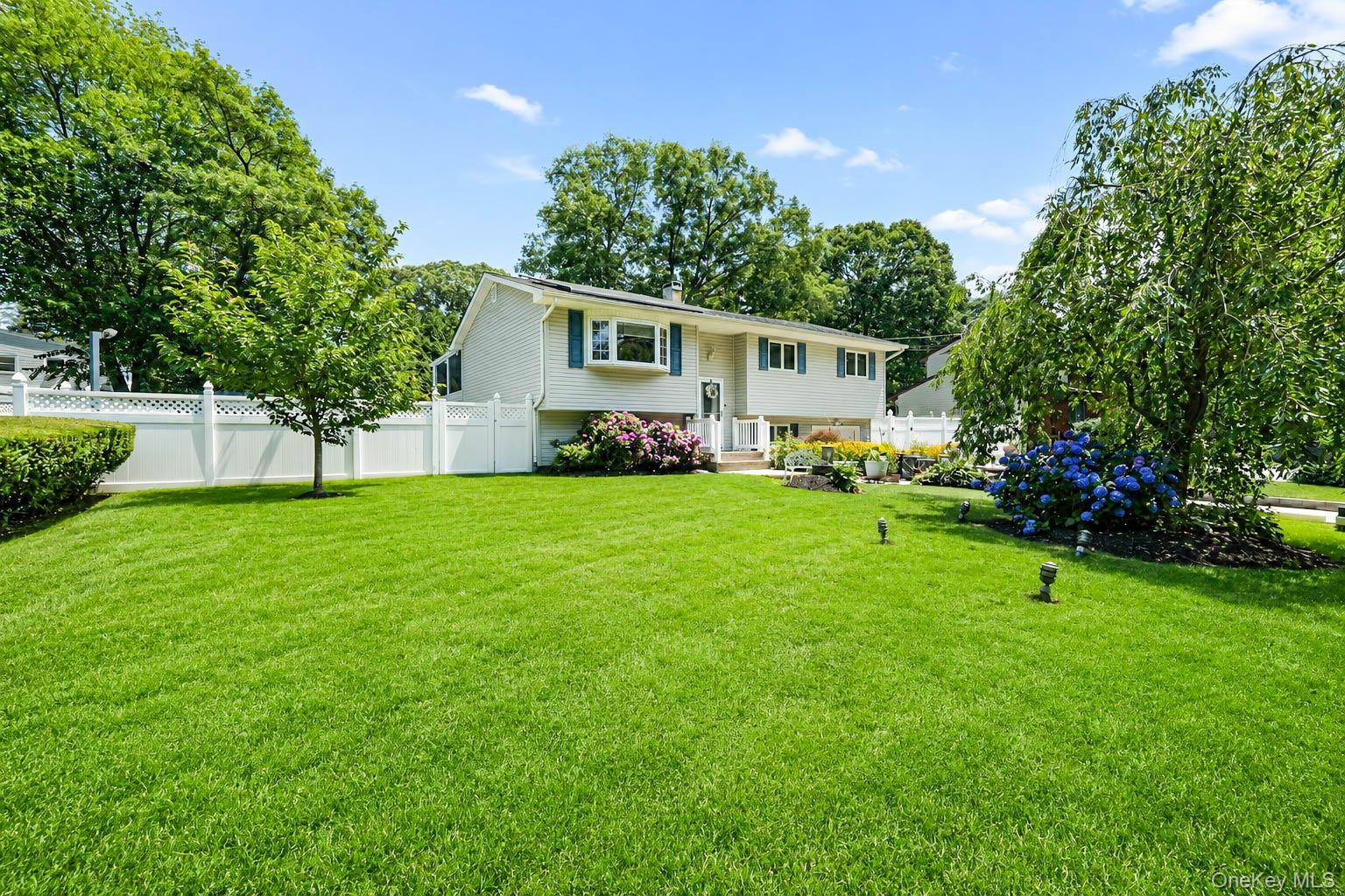 109 Midland BLVD, Ronkonkoma, NY 11779