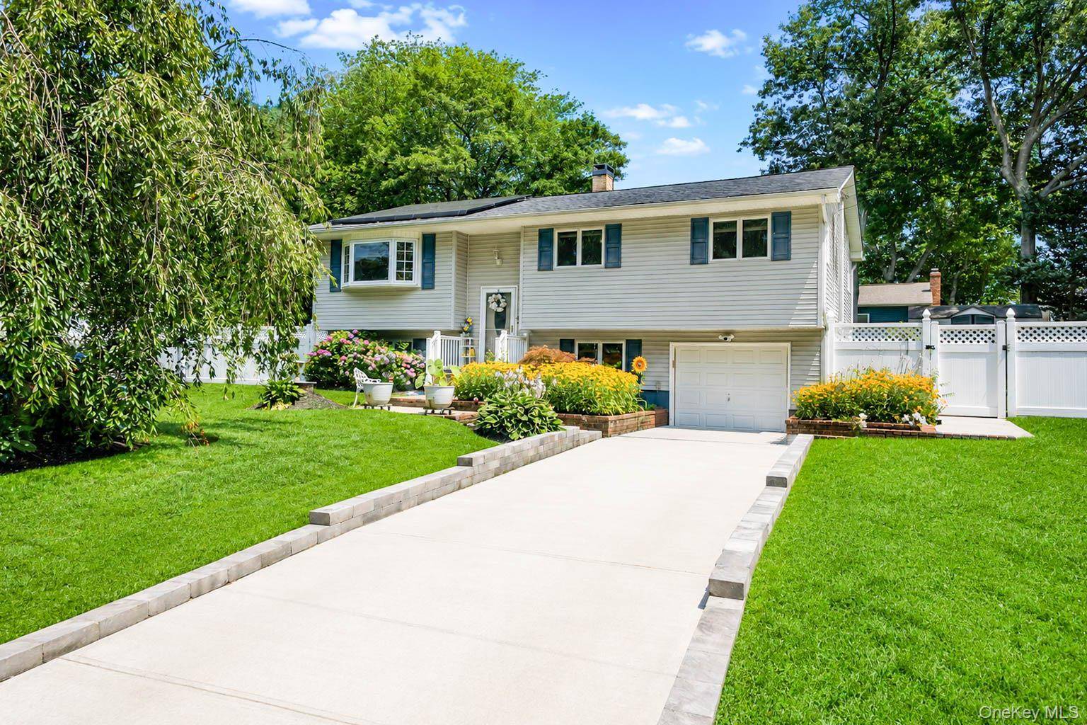 109 Midland BLVD, Ronkonkoma, NY 11779