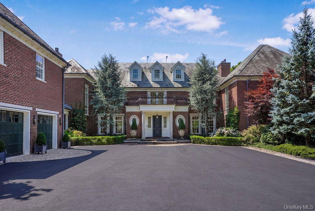 18 Gwynne RD, Melville, NY 11747