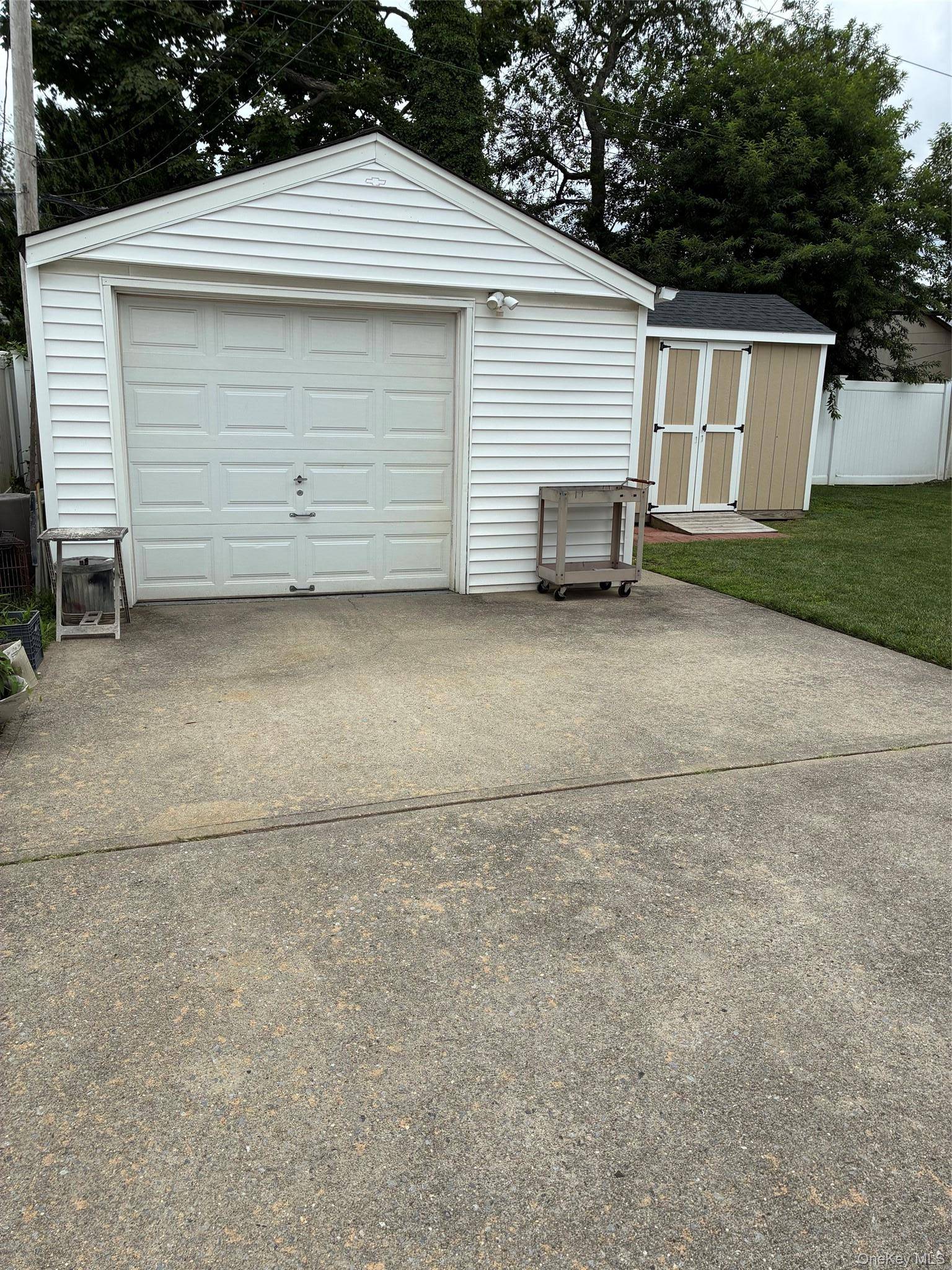 25 S Elm ST, Hicksville, NY 11801