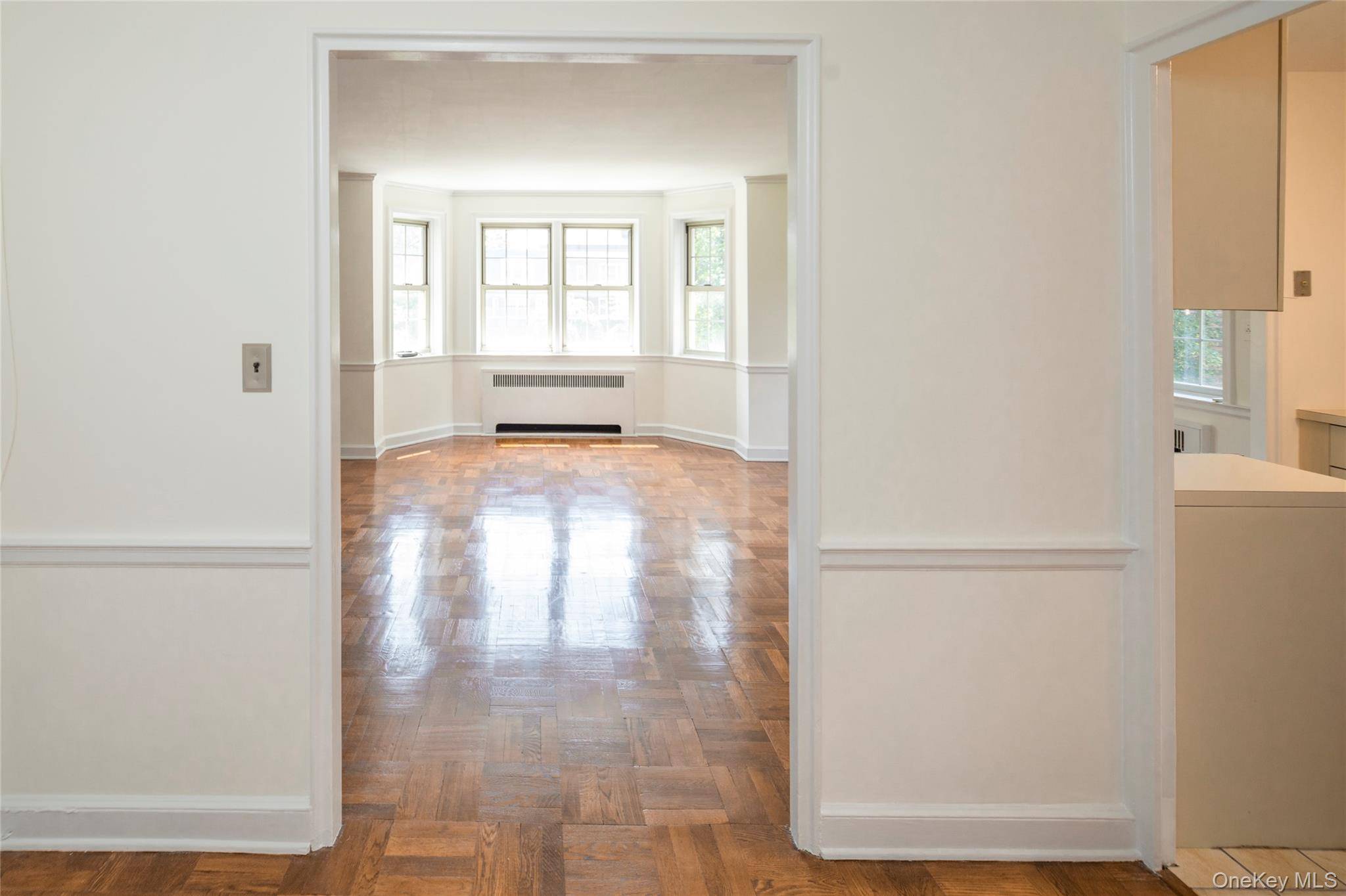 2 chateaux CIR #2E, Scarsdale, NY 10583