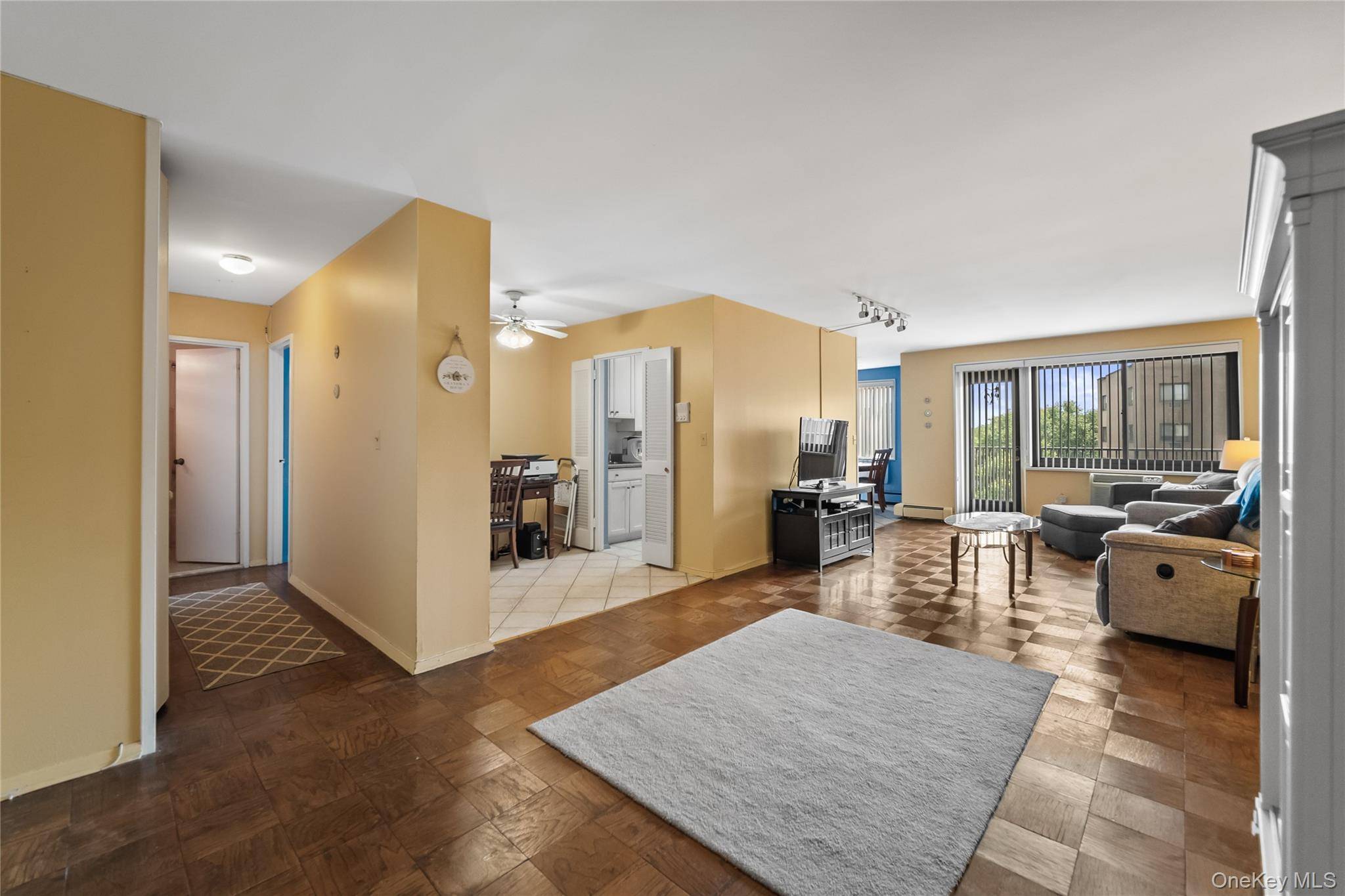 100 E Hartsdale AVE #6LW, Hartsdale, NY 10530