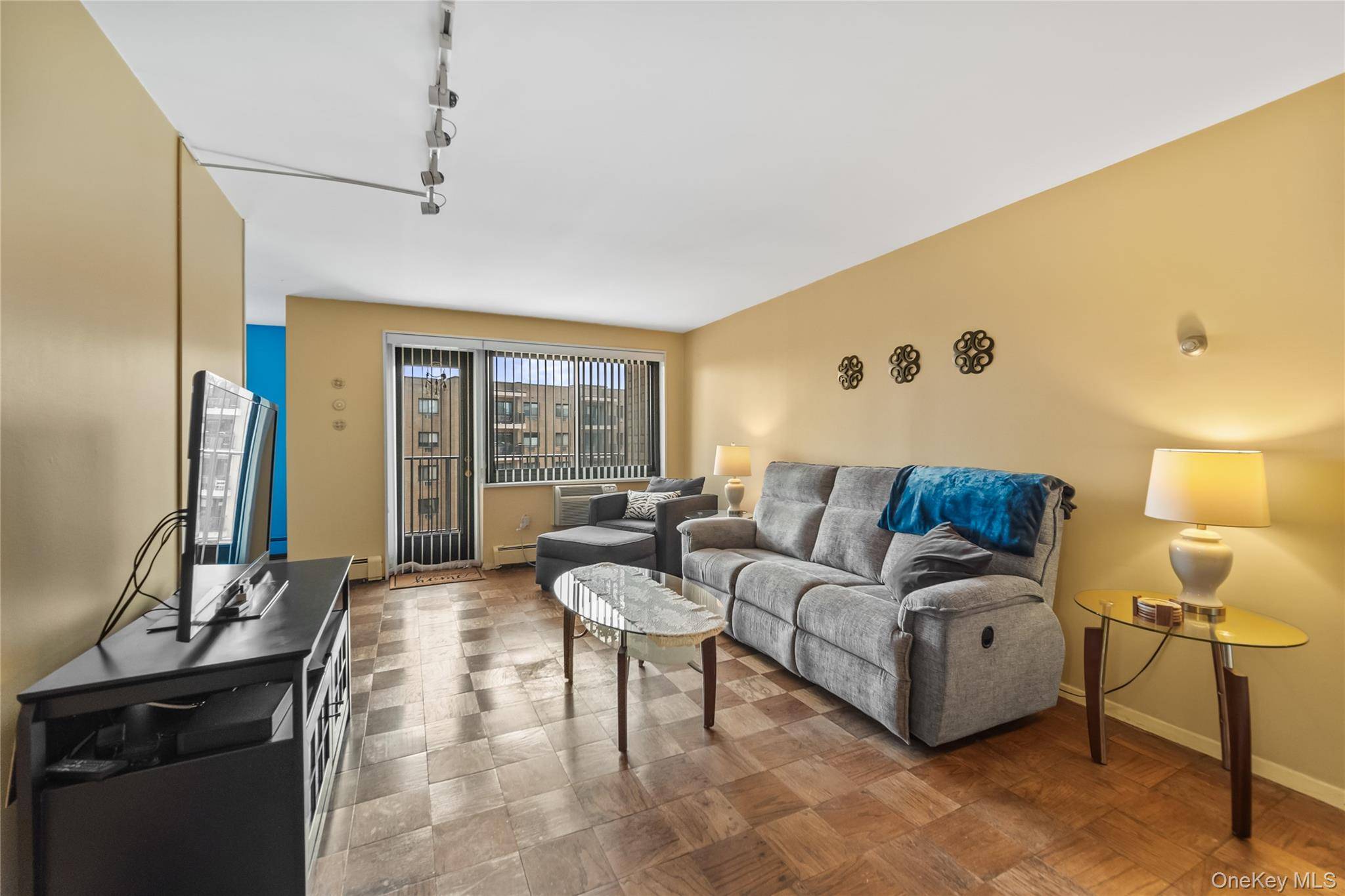 100 E Hartsdale AVE #6LW, Hartsdale, NY 10530