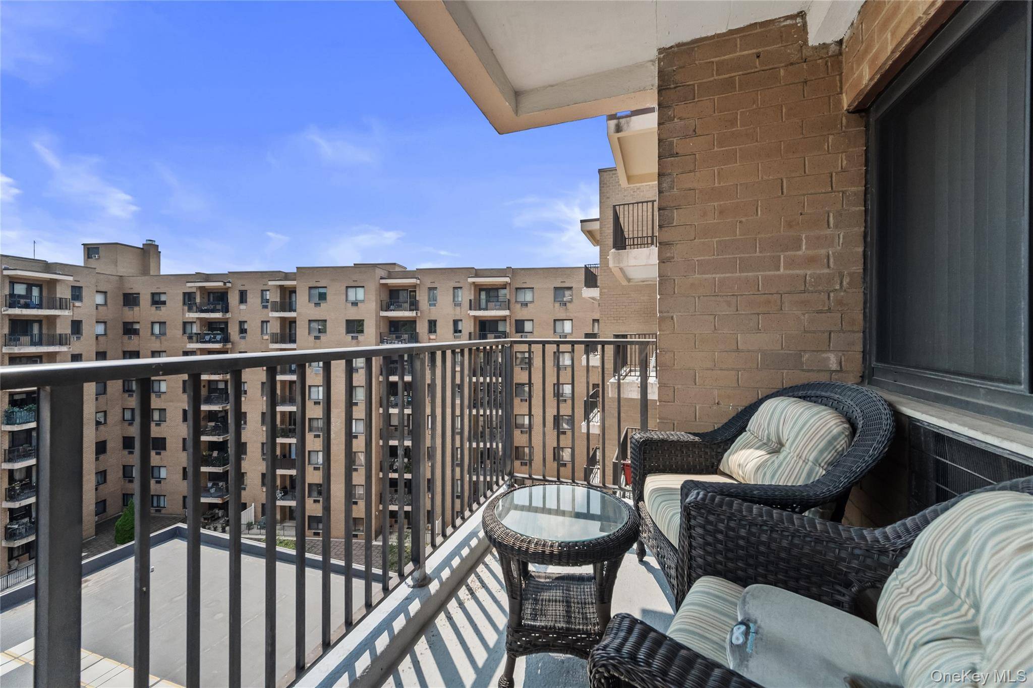 100 E Hartsdale AVE #6LW, Hartsdale, NY 10530